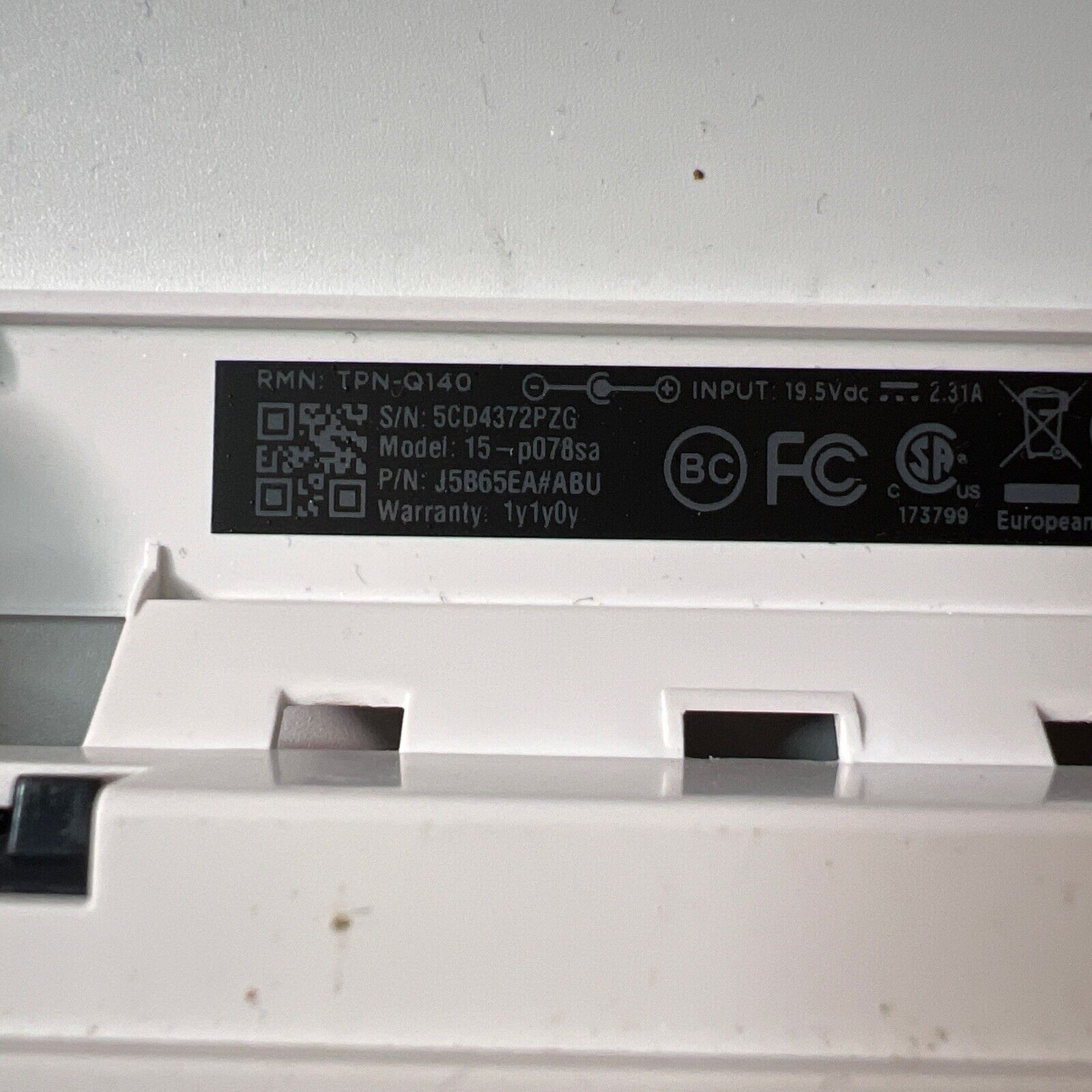 HP PAVILION 15-P 15-P078SA BOTTOM BASE COVER WHITE SPEAKERS USB BOARD