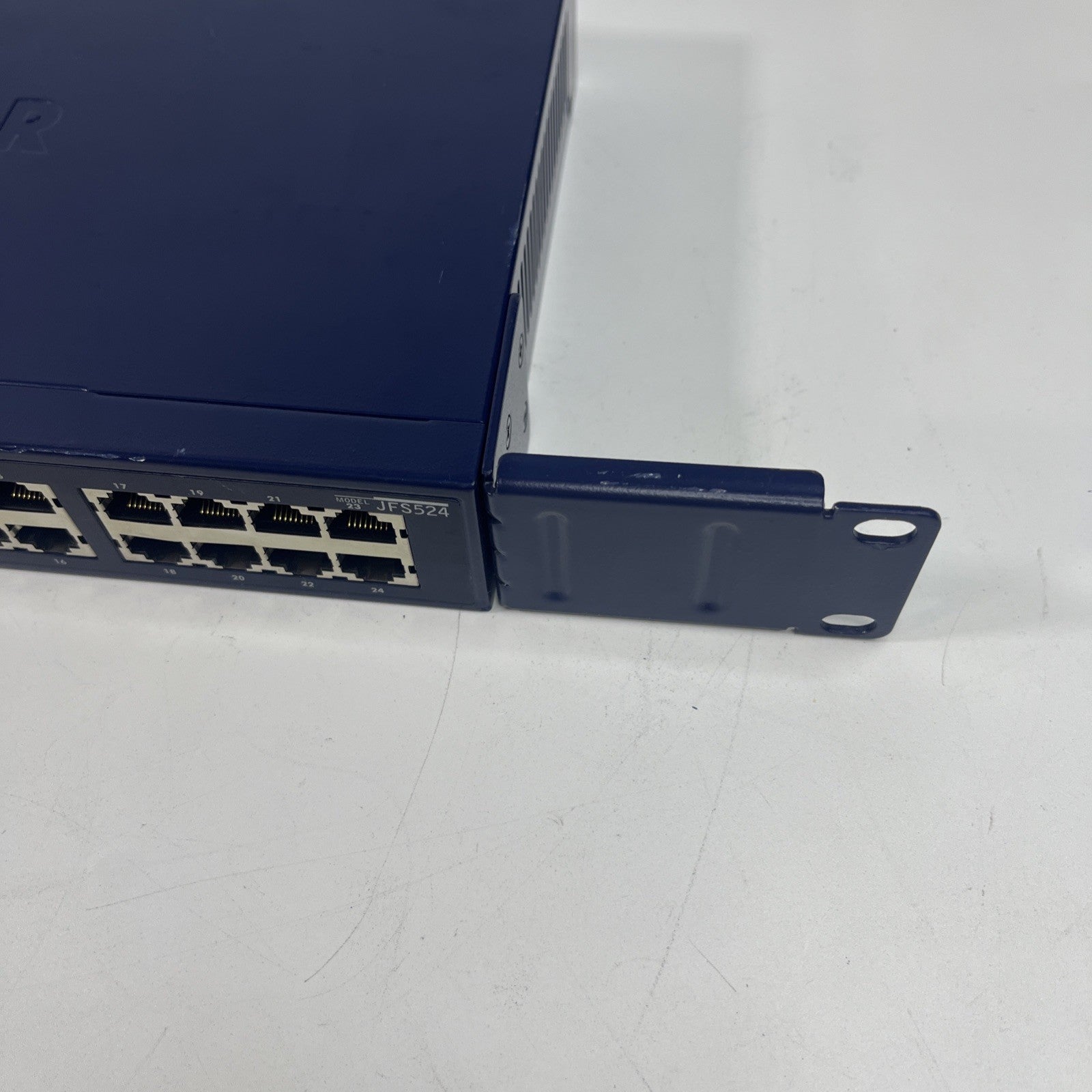 Netgear  FS524 24 Ports 10/100 Mbps Fast Ethernet Switch.Few Minors Signs