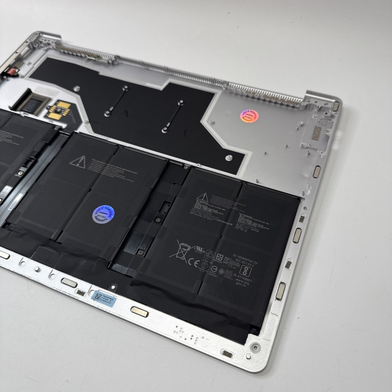 Microsoft Surface 4 1950 13.5 Bottom Base Battery & Housing Silver M1091261-007