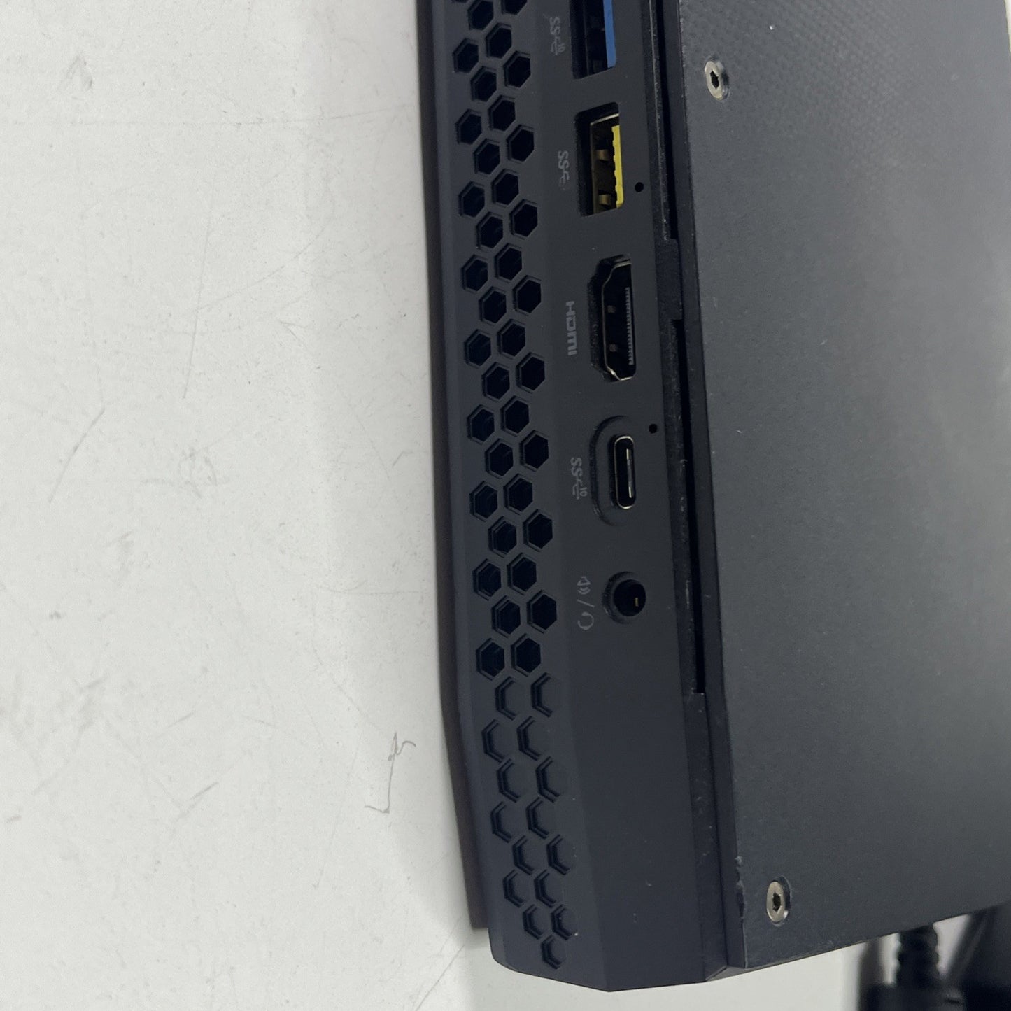Intel Hades Canyon - NUC8i7HNK - 16GB RAM - 512GB SSD - i7 8705G - Win11