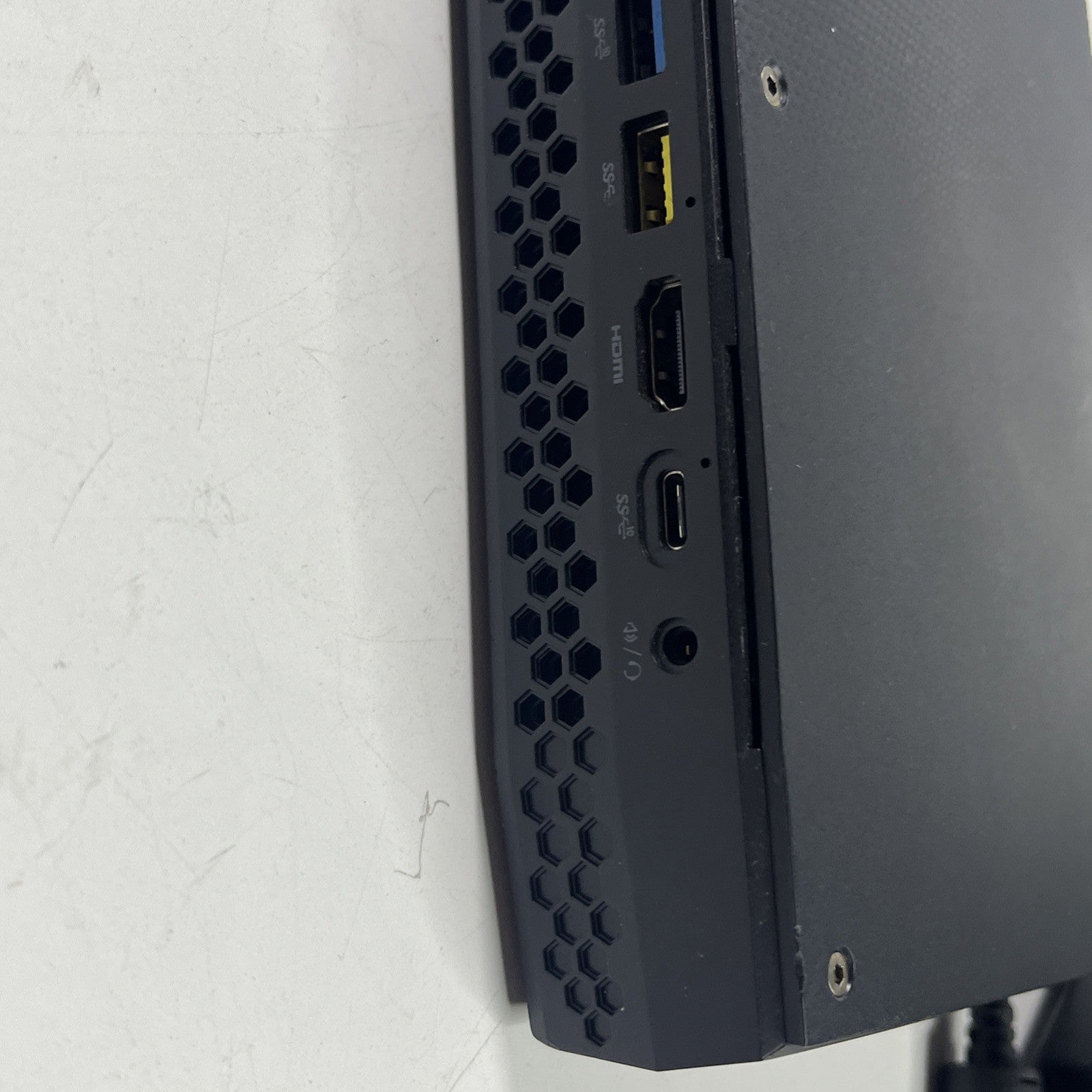 Intel Hades Canyon - NUC8i7HNK - 16GB RAM - 512GB SSD - i7 8705G - Win11