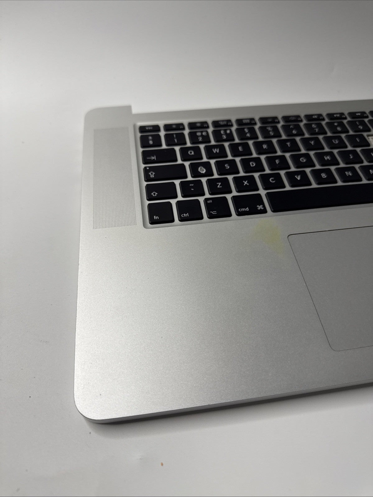 MacBook Pro A1398 15 Late 2013 Palmrest UK Keyboard Battery (key Missing)