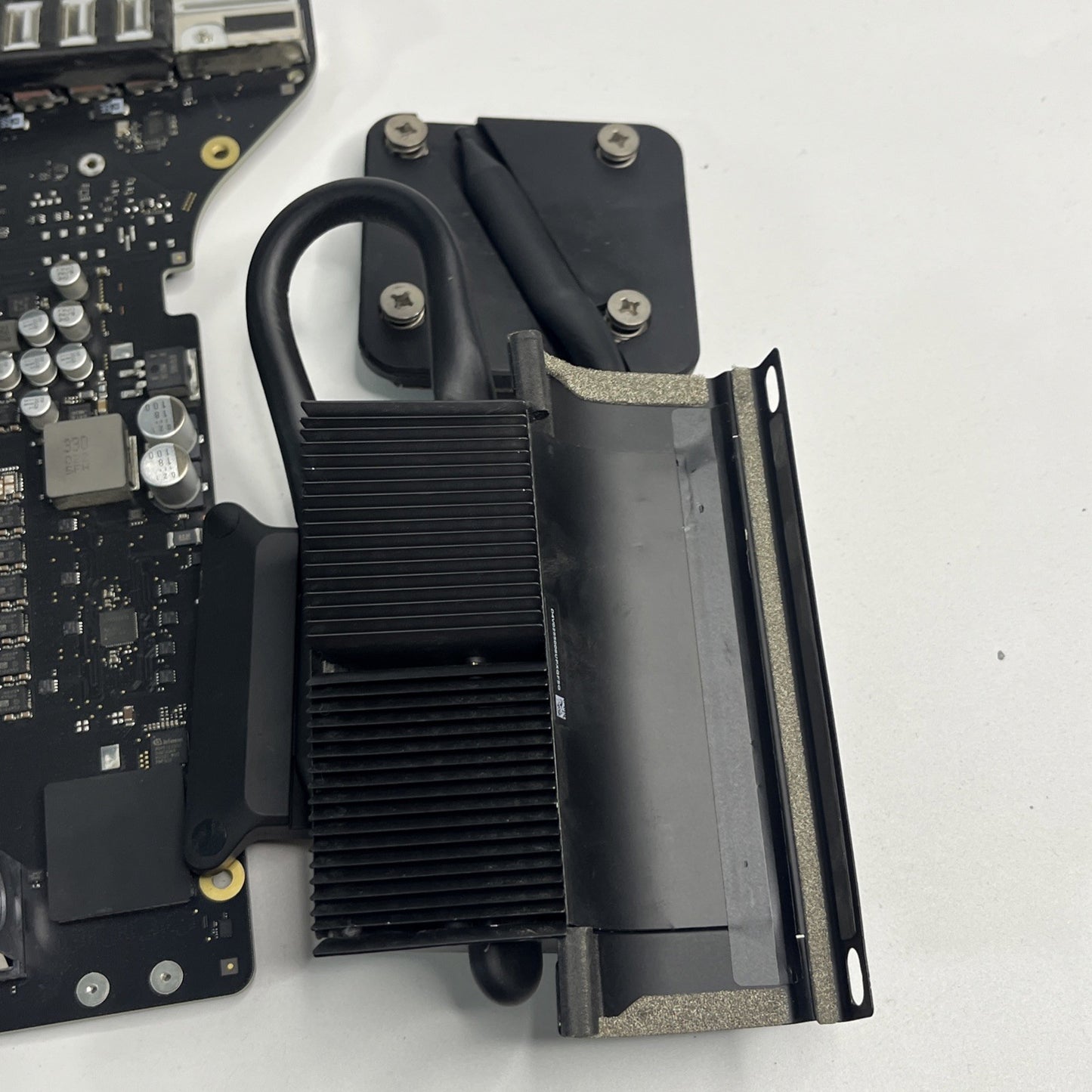 Apple iMac 27” Retina 5K Logic Board 2020A2115 EMC 3442 And Heatsink. No CPU.