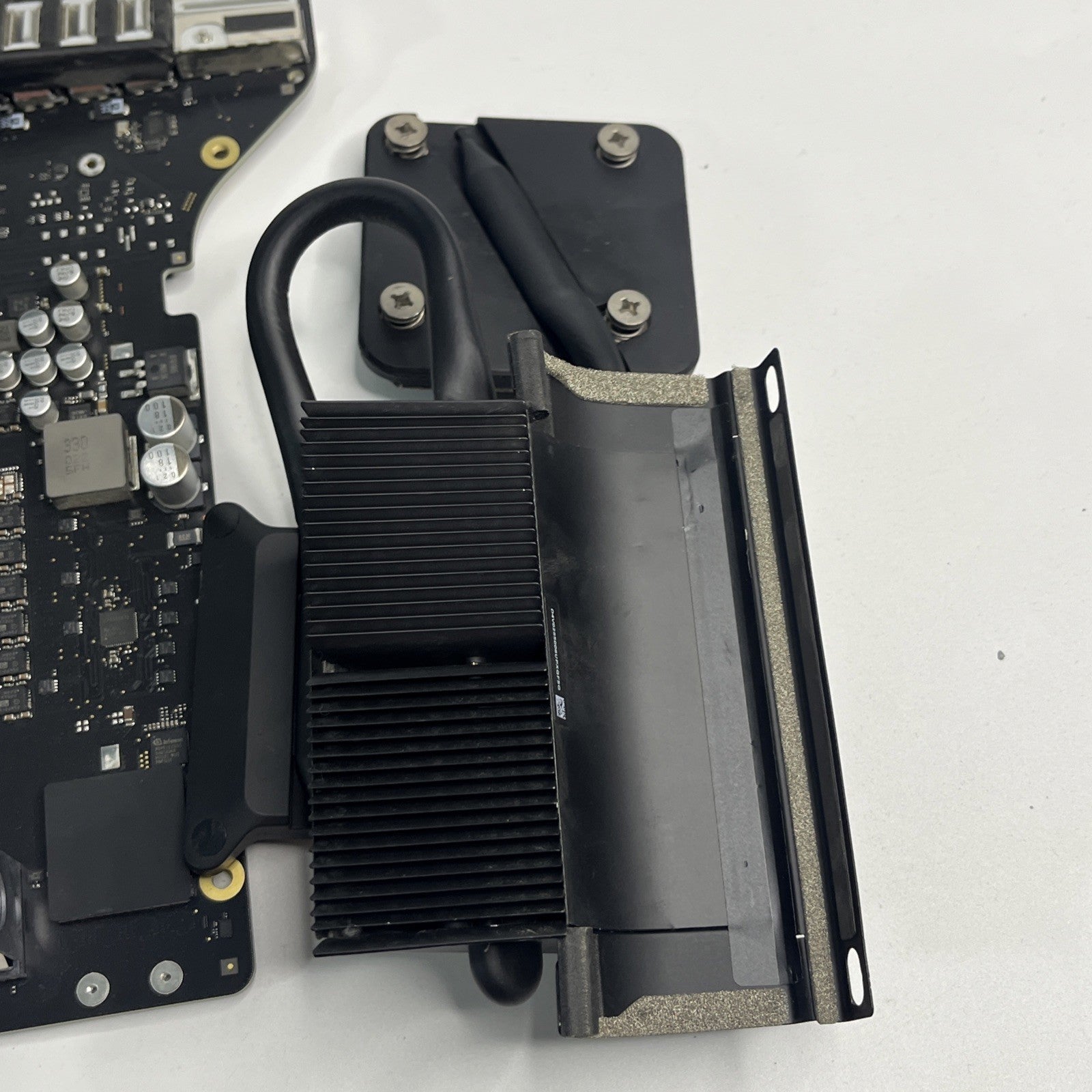 Apple iMac 27” Retina 5K Logic Board 2020A2115 EMC 3442 And Heatsink. No CPU.