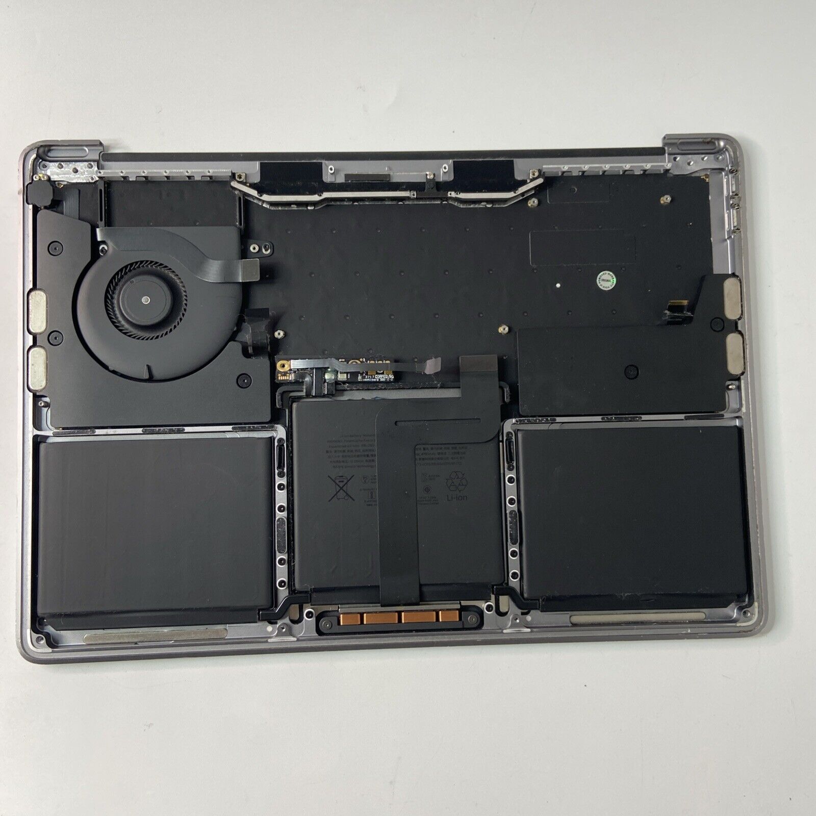 Apple Macbook Pro 13 A1708 EMC 2978 EMC 3164 Palmrest Grey UK keyboard + Battery