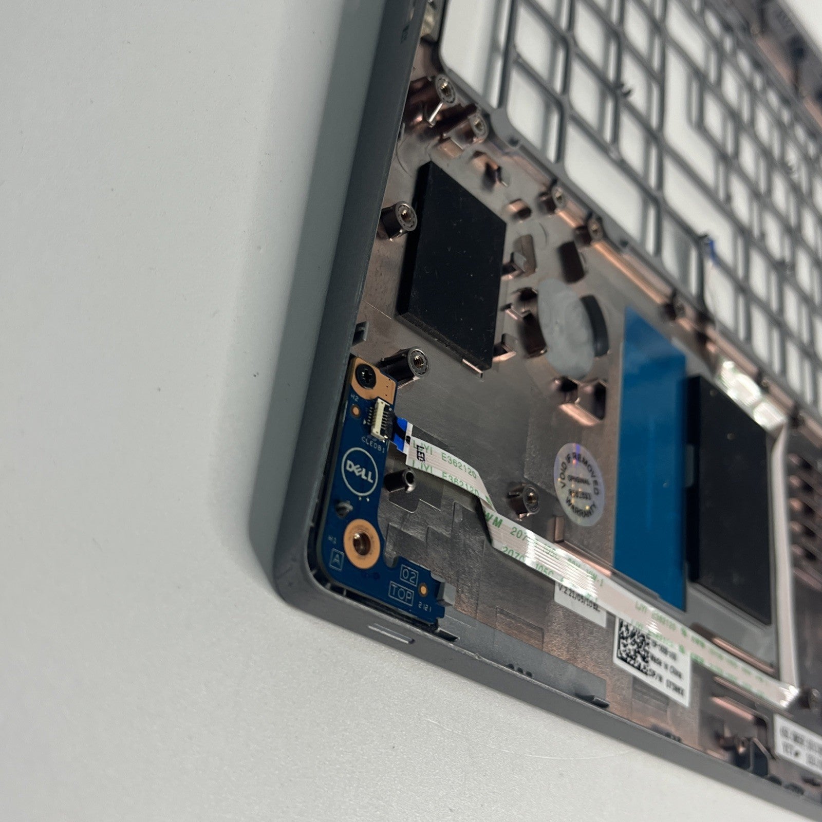 GENUINE  Sliver DELL LATITUDE 5520 PALMREST + Power Button 15p-0688-A00