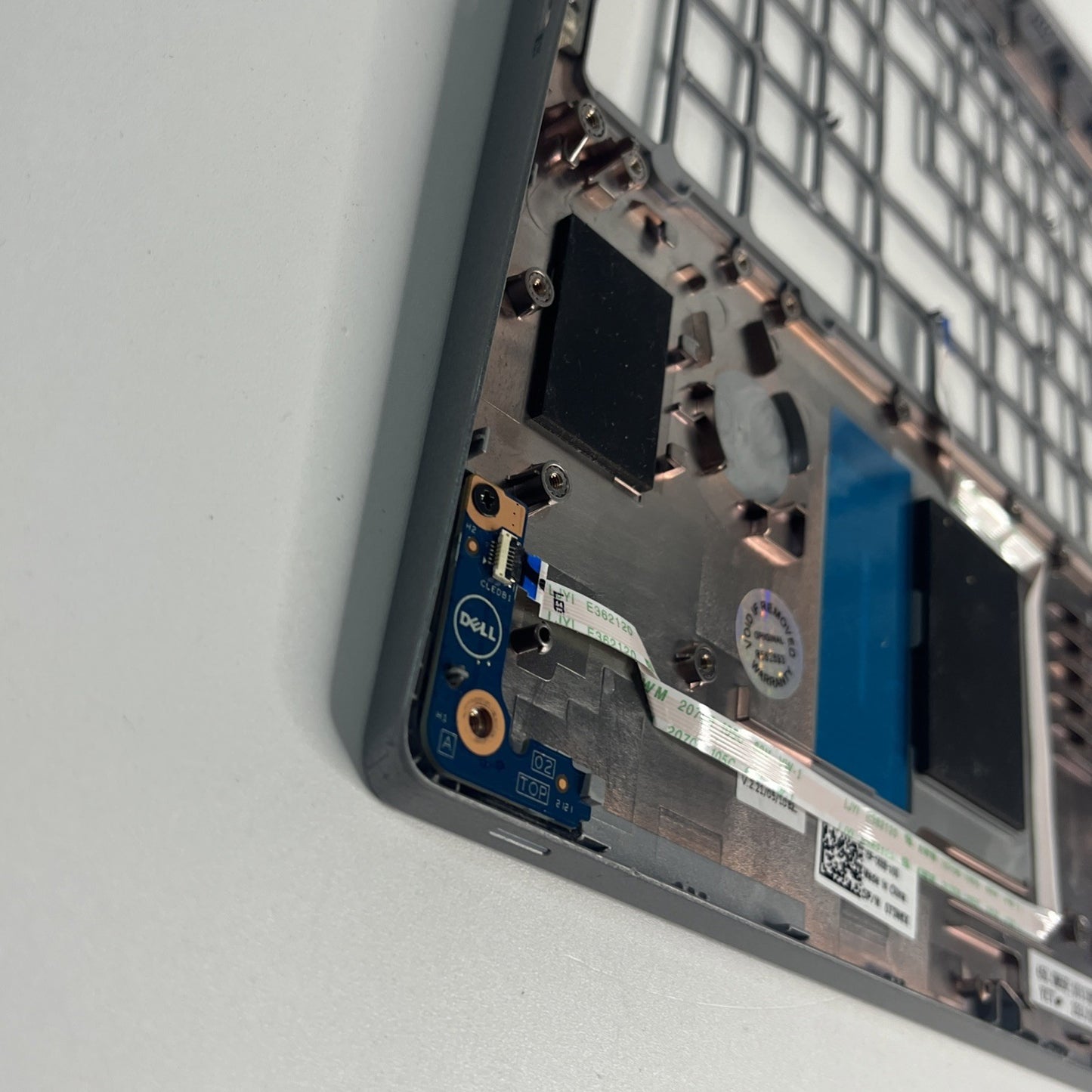 GENUINE  Sliver DELL LATITUDE 5520 PALMREST + Power Button 15p-0688-A00