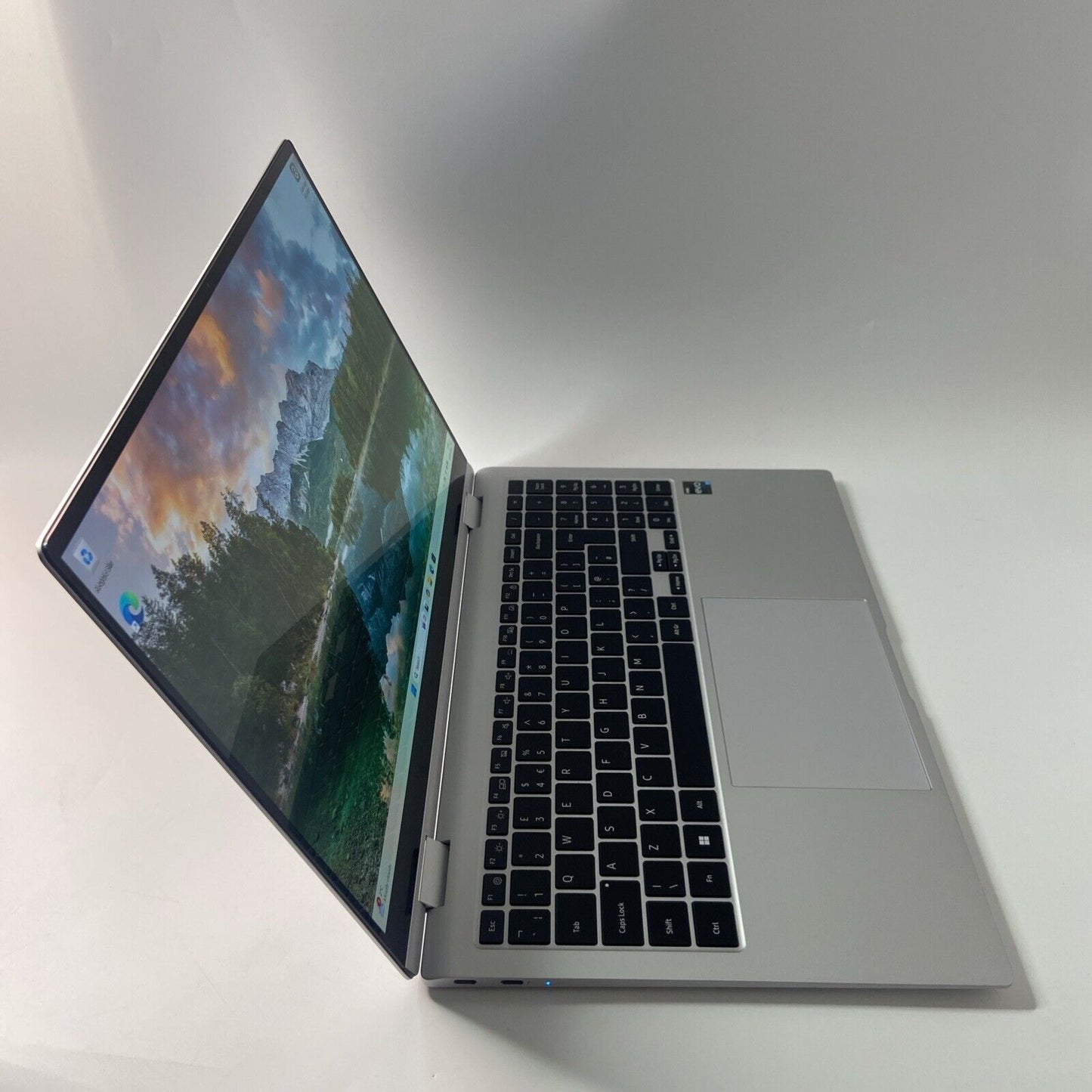 Samsung Galaxy Book2 Pro 360 15.6" Intel Core i7- 1260P 256GB SSD 16GB RAM