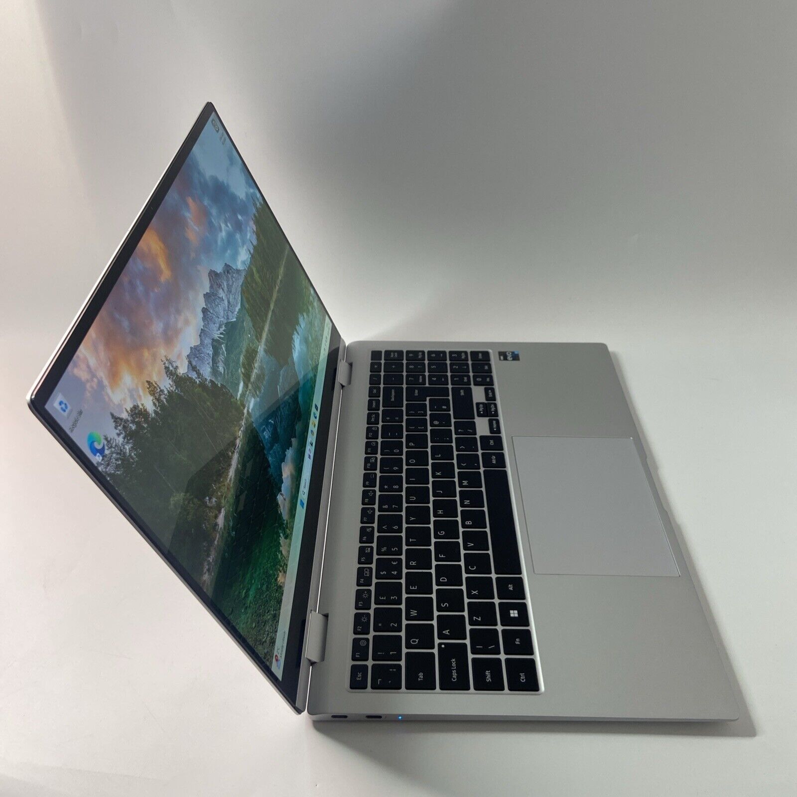 Samsung Galaxy Book2 Pro 360 15.6" Intel Core i7- 1260P 256GB SSD 16GB RAM