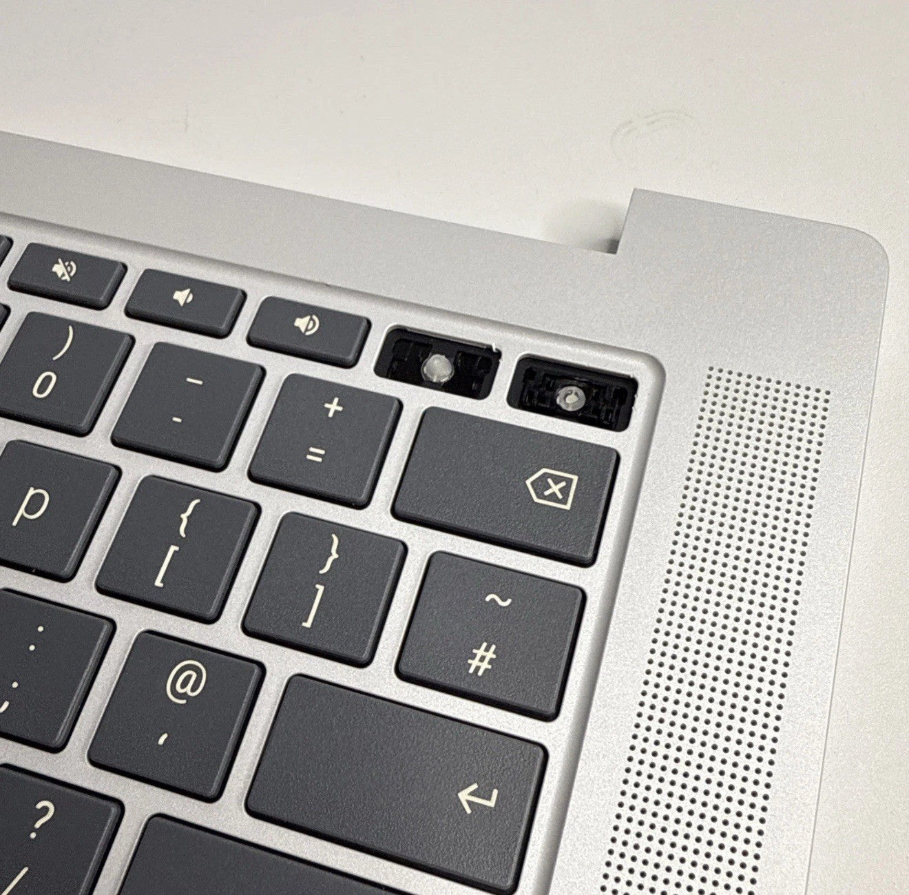 HP Chromebook 14A-NF Palmrest Top Cover UK Keyboard P/N N93341-001 (key Missing)