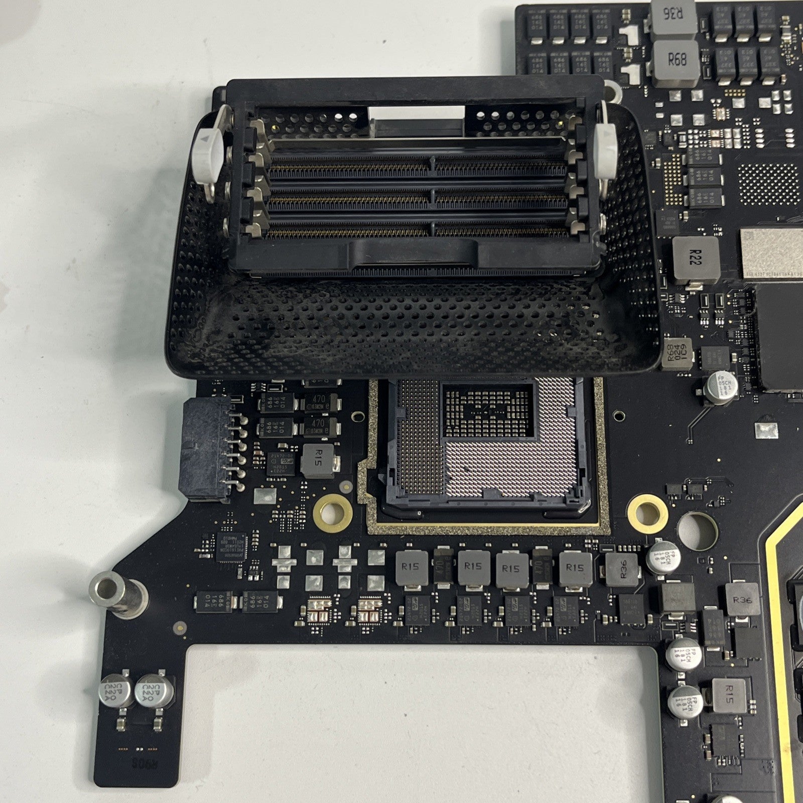 Apple iMac 27” Retina 5K Logic Board 2020A2115 EMC 3442 And Heatsink. No CPU.