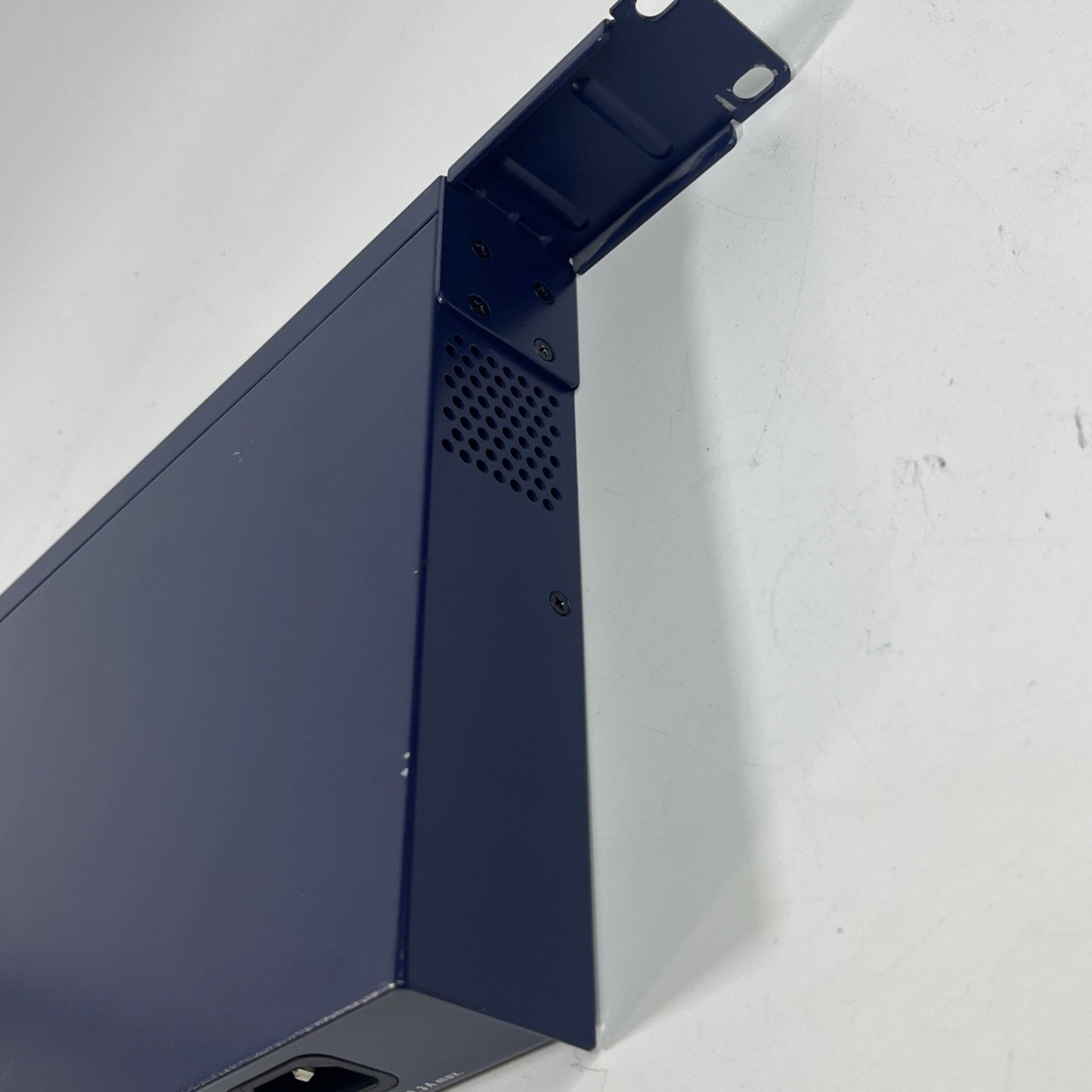 Netgear  JFS516 16 Ports 10/100 Mbps Fast Ethernet Switch.