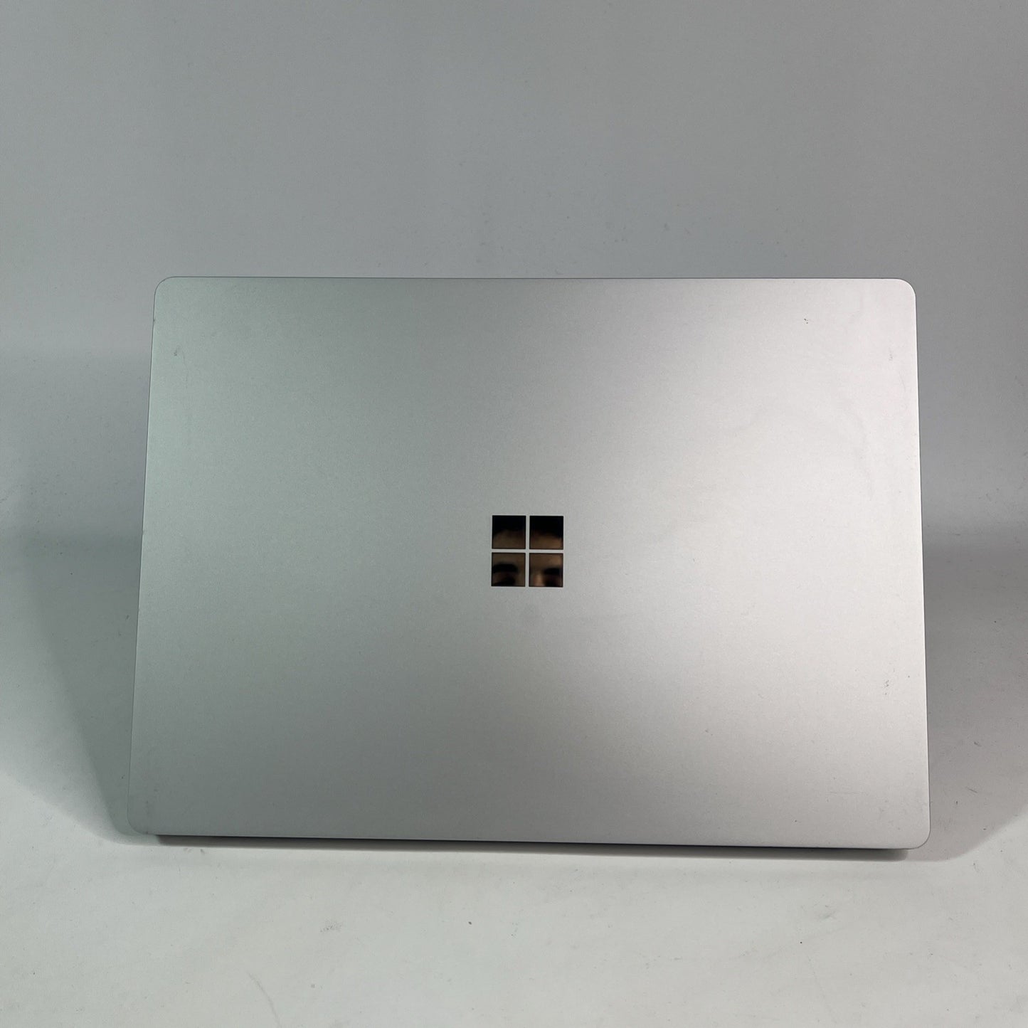 Microsoft Surface Laptop 2 – i5-8350U | 8GB RAM | 256GB SSD | 13.5” | Windows 11