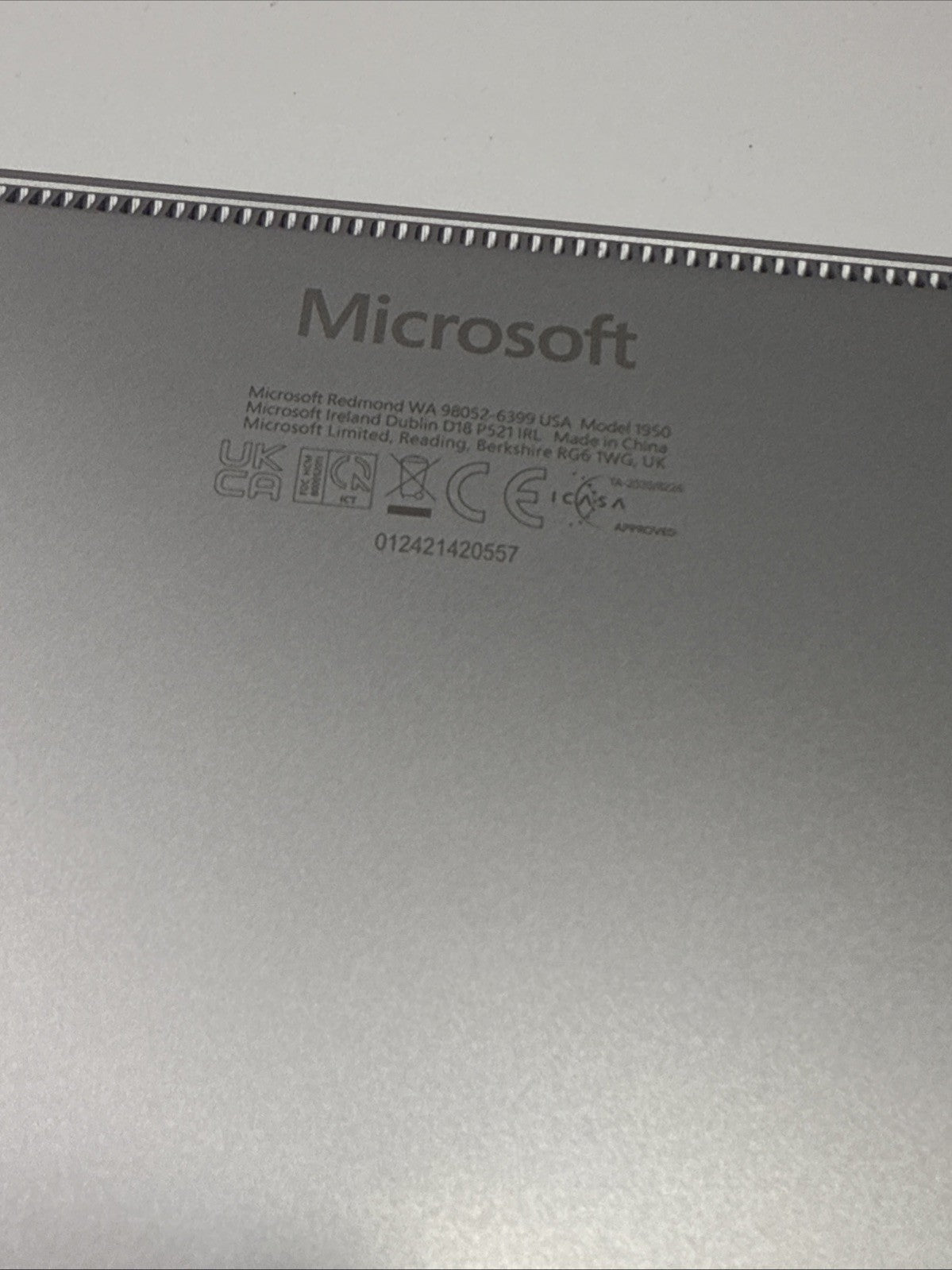 Microsoft Surface Laptop 4 13.5" Inte i5-1135G7 8GB RAM 512GB SSD Cracked Screen