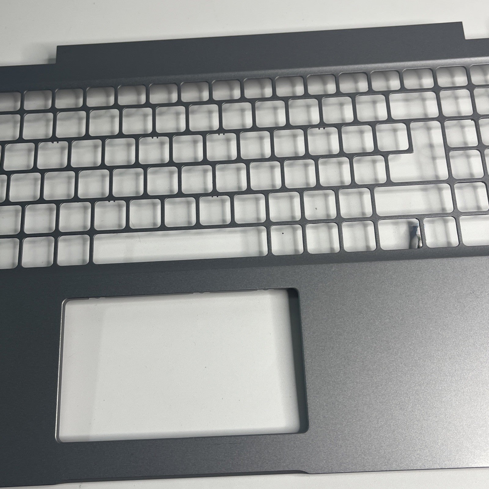 GENUINE  Sliver DELL LATITUDE 5520 PALMREST + Power Button 15p-0688-A00