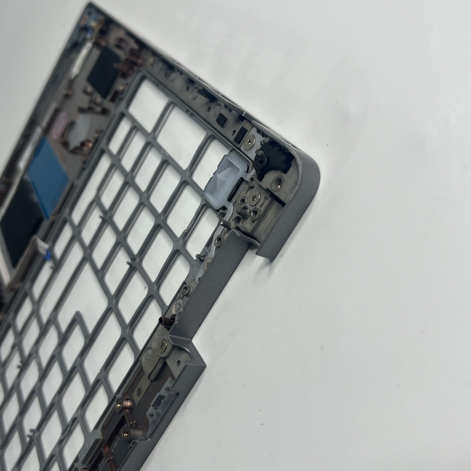GENUINE  Sliver DELL LATITUDE 5520 PALMREST + Power Button 15p-0688-A00