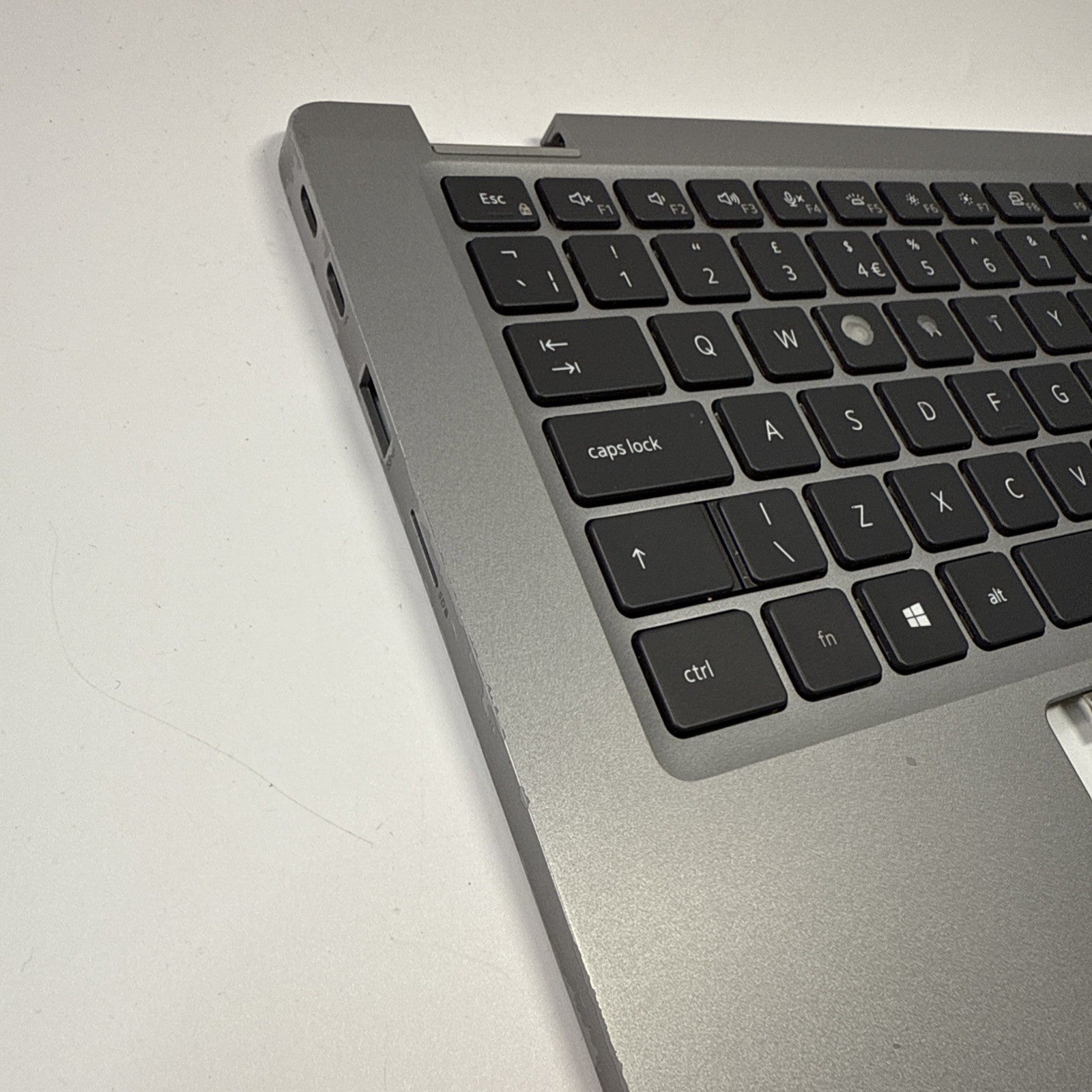 Genuine Dell Latitude 5320 Palmrest & UK Keyboard Silver 0VJ41Y (Paint Chipping)