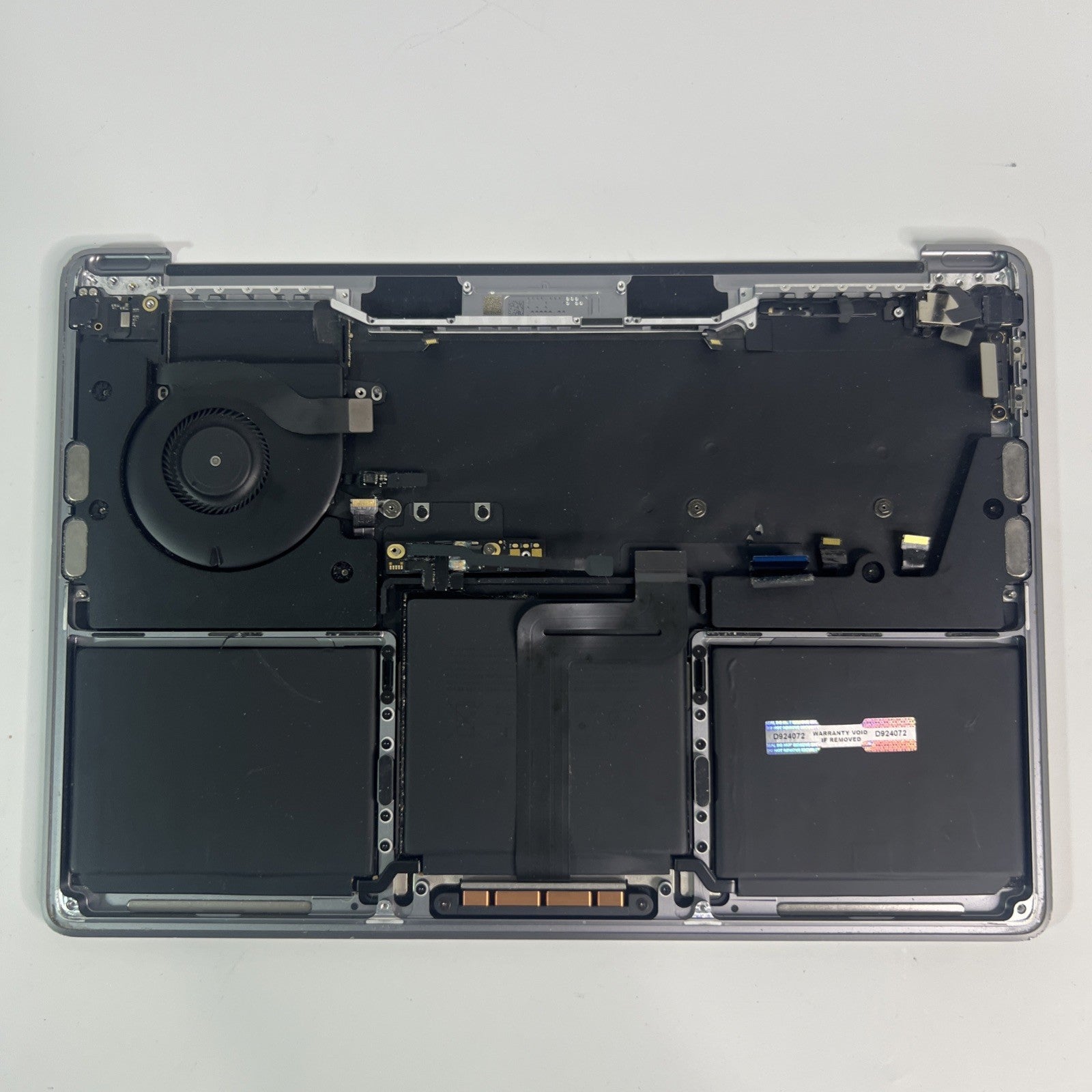 Apple MacBook Pro 13” A2338 Palmrest / Top Case – EMC 3578 – Grade C