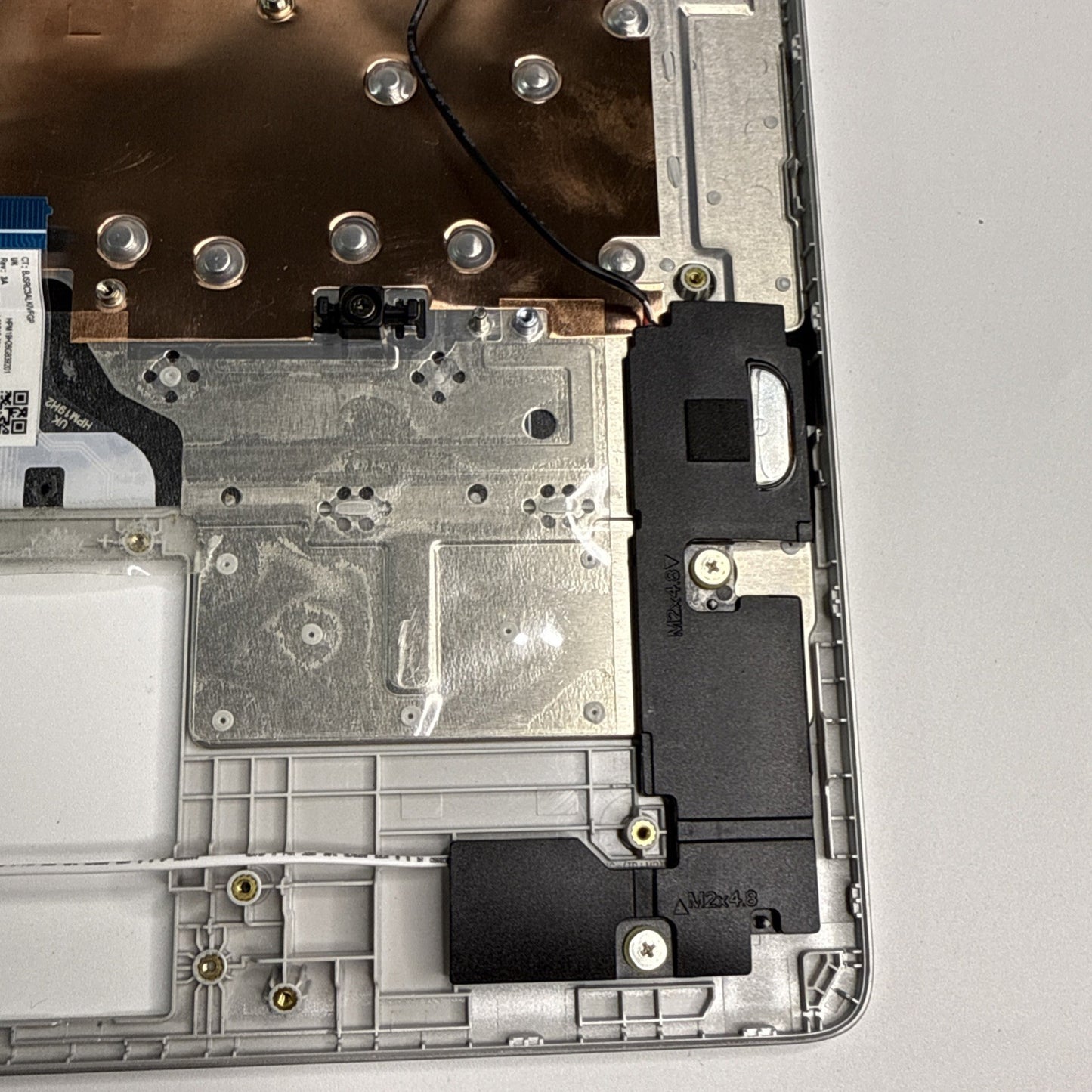 HP Chromebook 14A-NA0001sa Palmrest Cover Keyboard UK Sliver Speakers Genuine