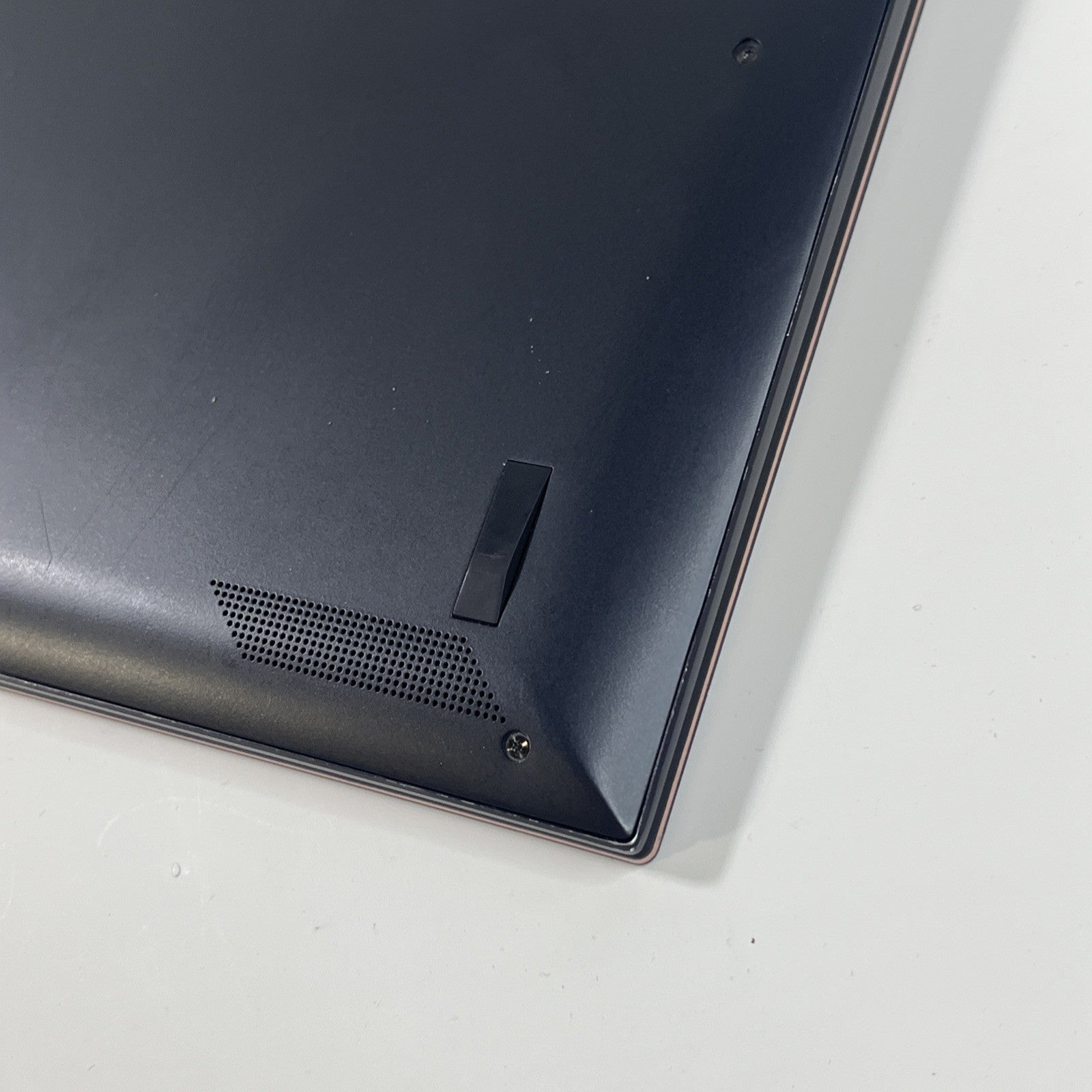ASUS ZenBook UX393JA 13.3”Core I7-1065G7 16GB RAM 512 GB SSD Windows 11.#G C