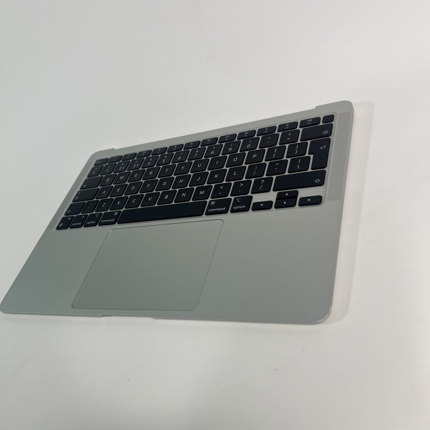 Apple MacBook Air A2337 Palmrest / Top Case – Silver – EMC 3598 – Grade B