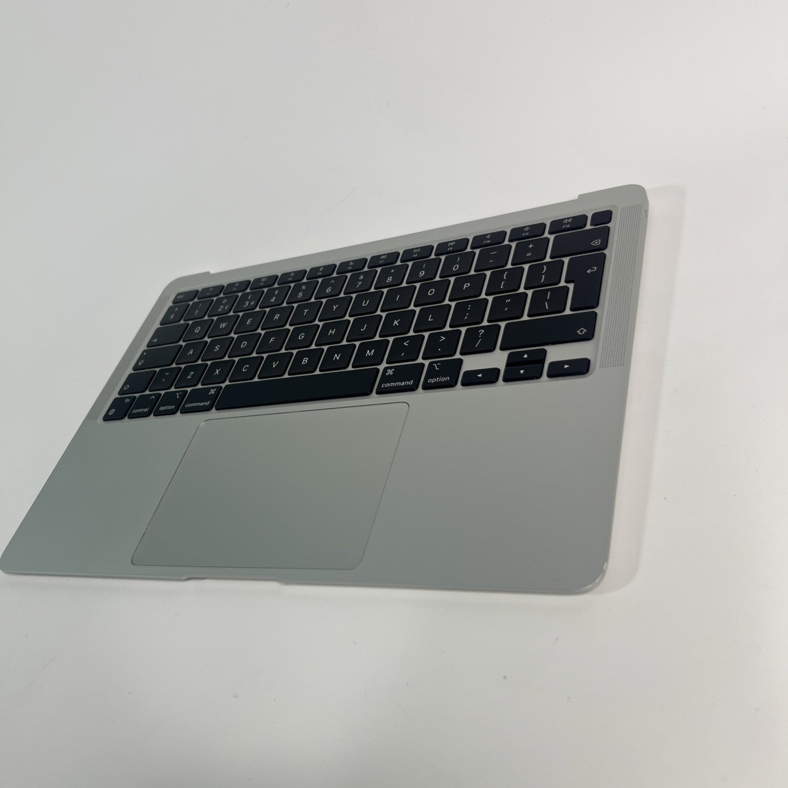 Apple MacBook Air A2337 Palmrest / Top Case – Silver – EMC 3598 – Grade B