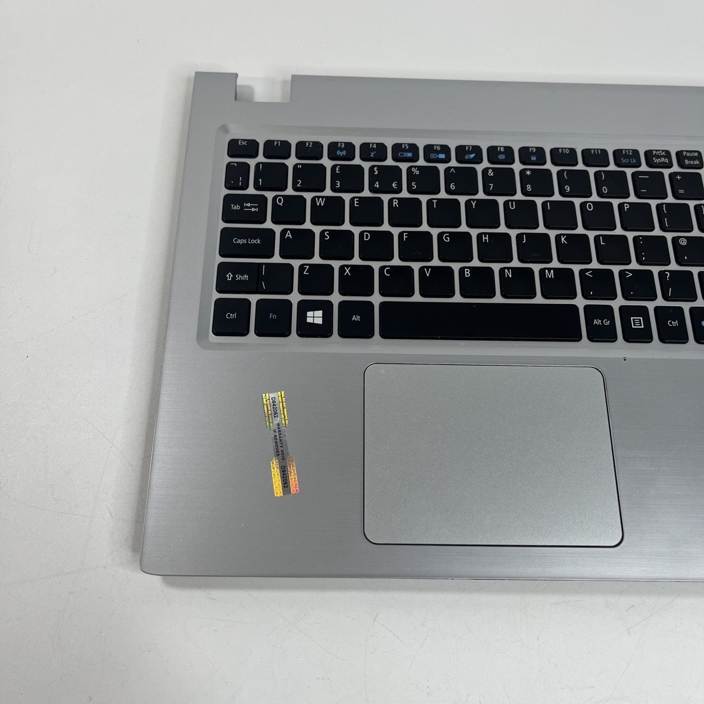 Sliver Acer Aspire V3-574 Palmrest UK Keyboard, Usb Board, Dc Cable & Touchpad.