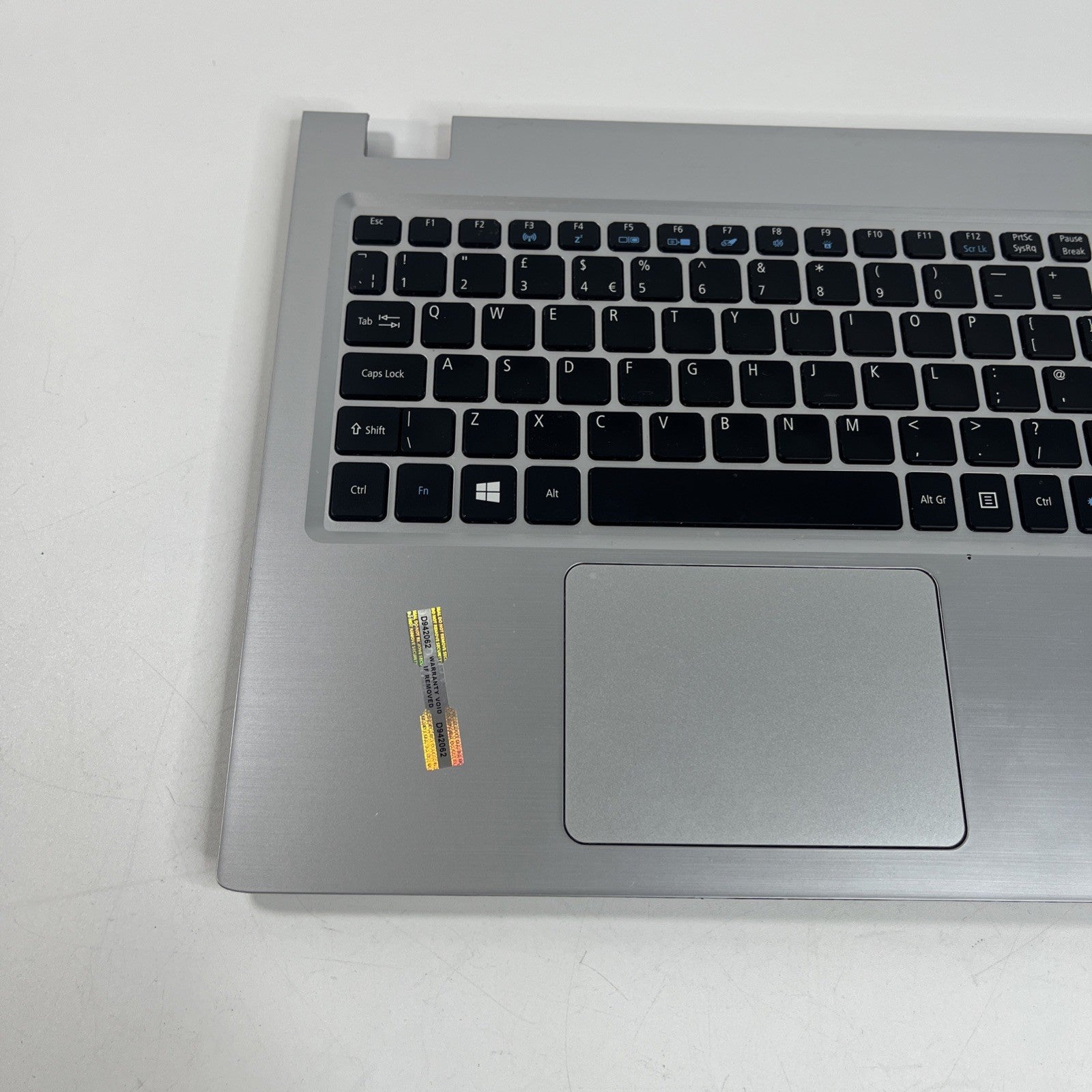 Sliver Acer Aspire V3-574 Palmrest UK Keyboard, Usb Board, Dc Cable & Touchpad.