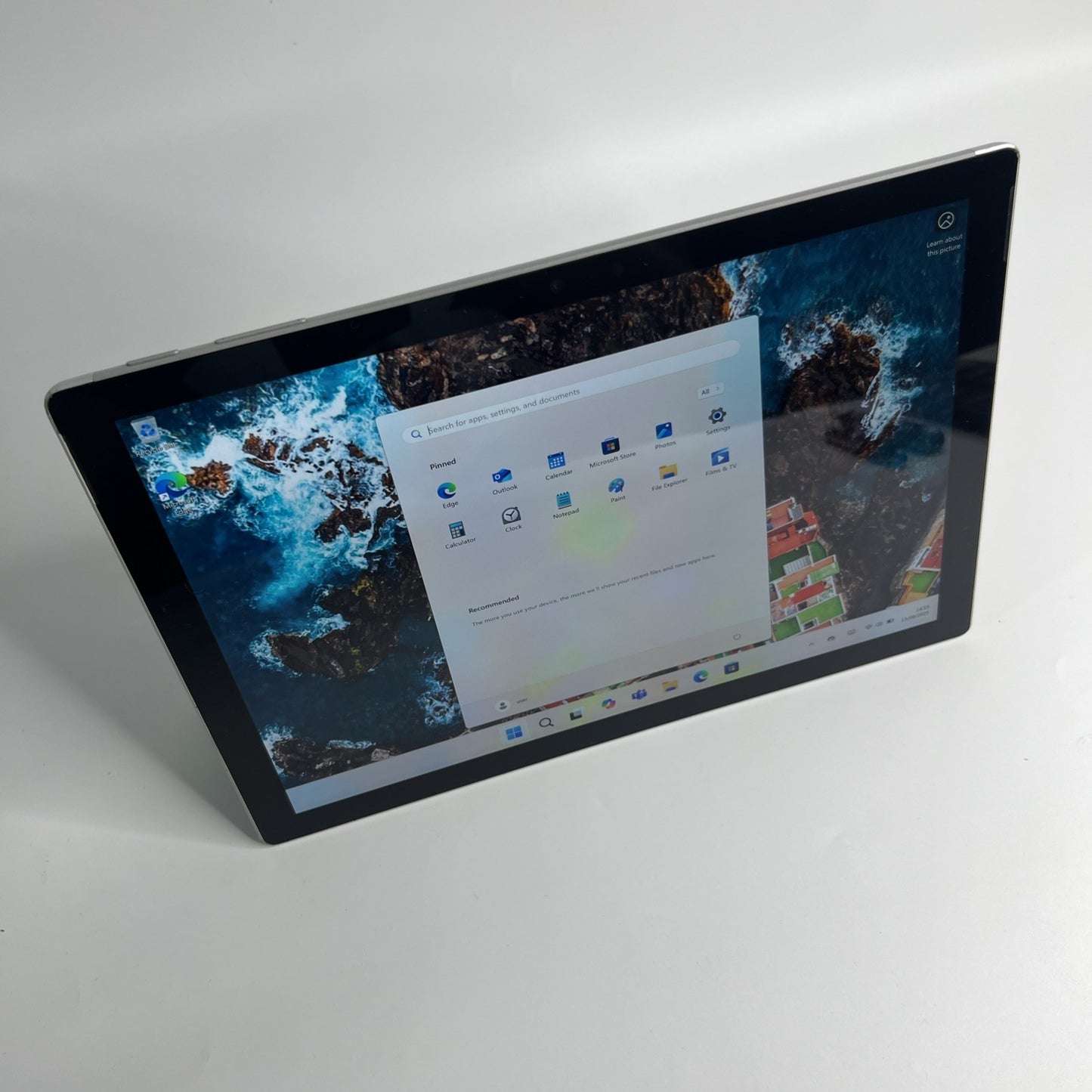 Microsoft Surface Pro 7 – i5-1035G4 8GB RAM 128GB SSD Windows 11 Grade C
