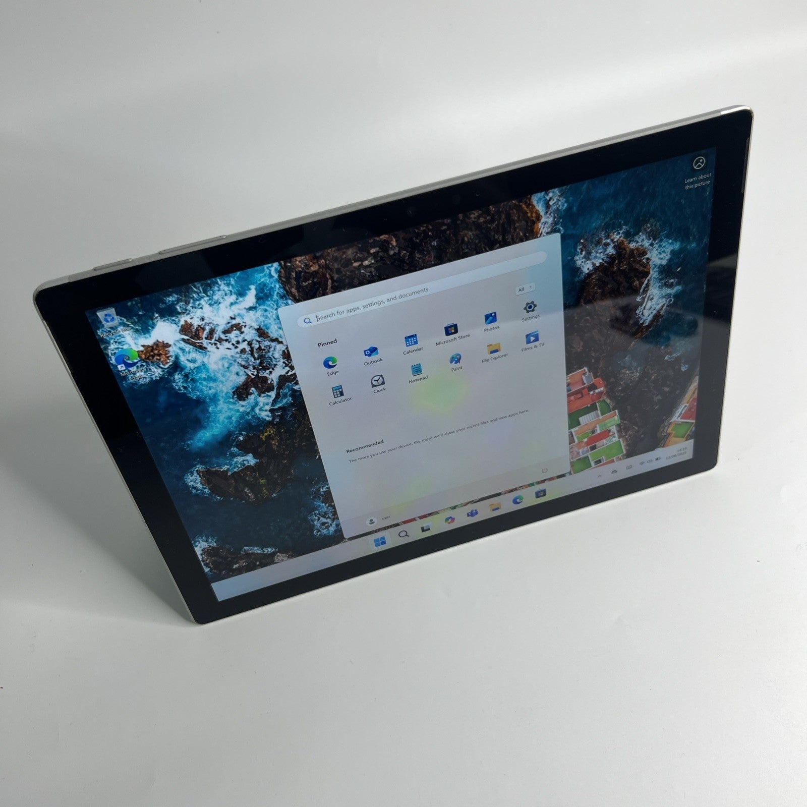 Microsoft Surface Pro 7 – i5-1035G4 8GB RAM 128GB SSD Windows 11 Grade C
