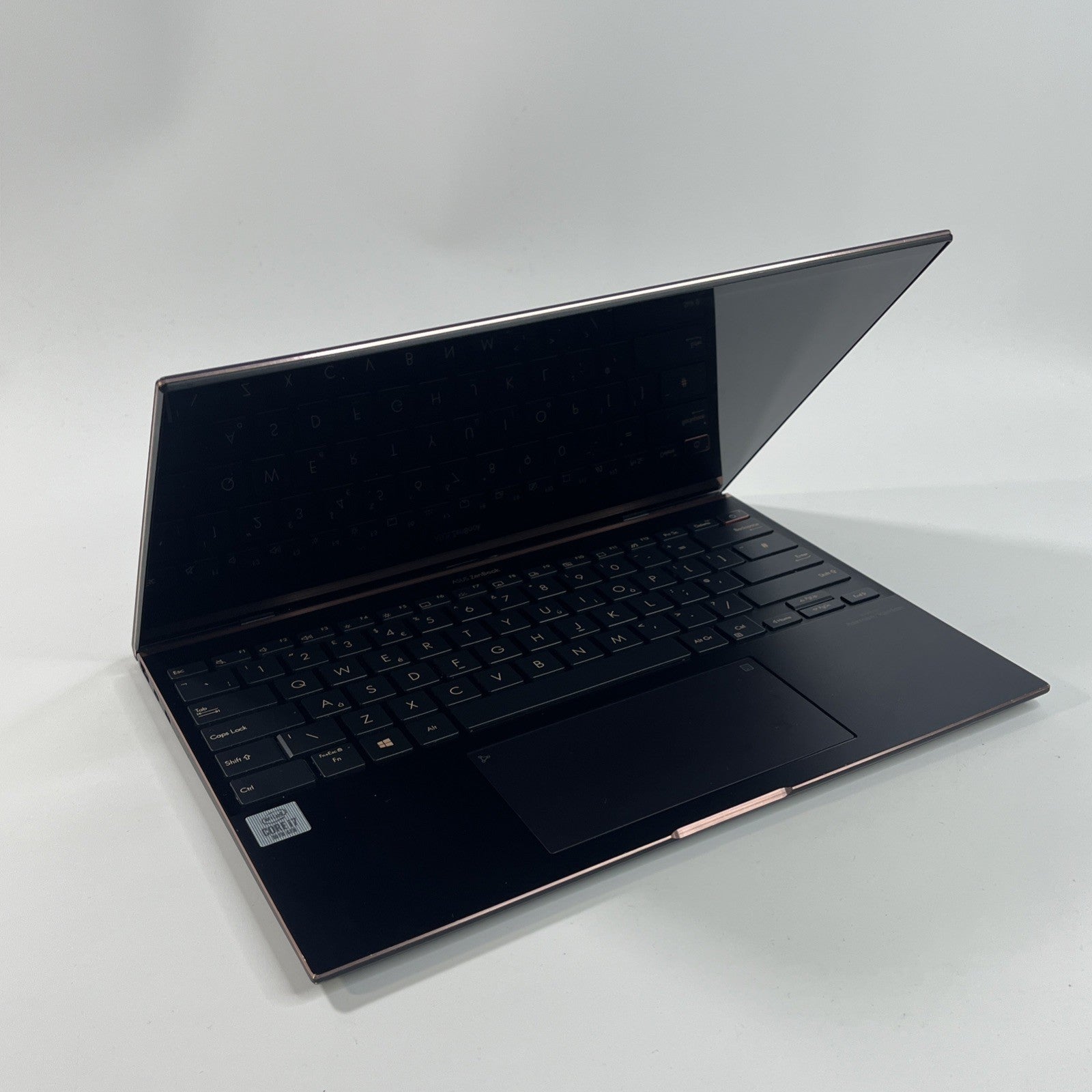 ASUS ZenBook UX393JA 13.3”Core I7-1065G7 16GB RAM 512 GB SSD Windows 11.#G C