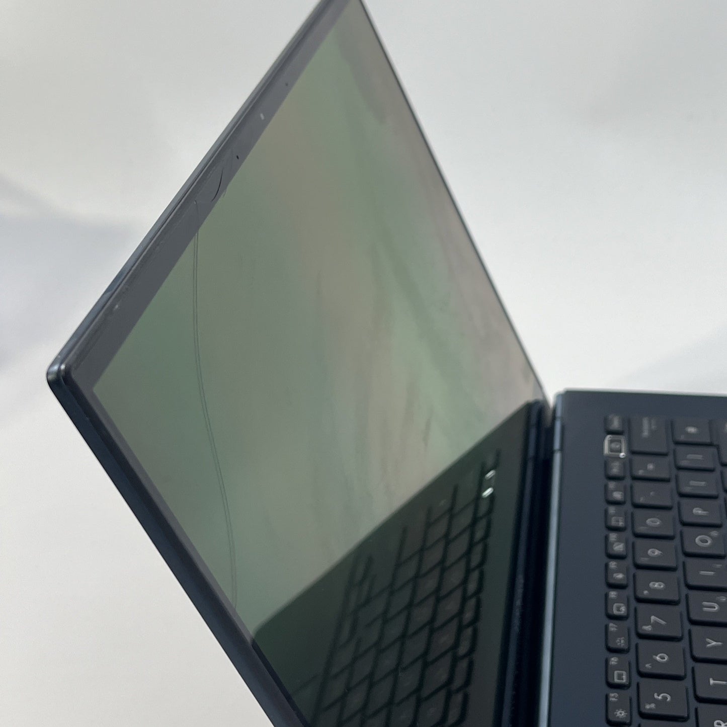 ASUS ZenBook 14 OLED UX3402VA i5-1340P 16GB RAM 512GB SSD Cracked Screen