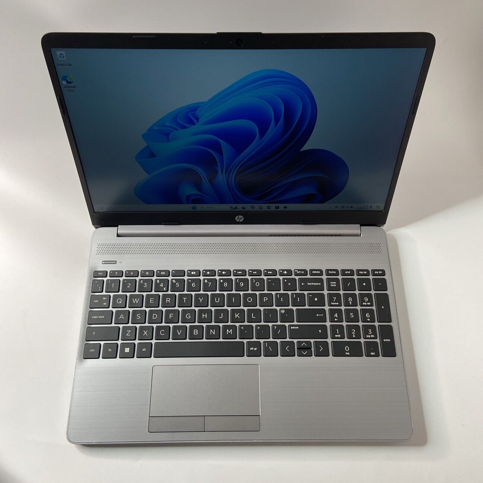 HP 255 G9 Laptop - AMD Ryzen 7-5825U, 16GB RAM, 256GB SSD, Windows 11 Grade A