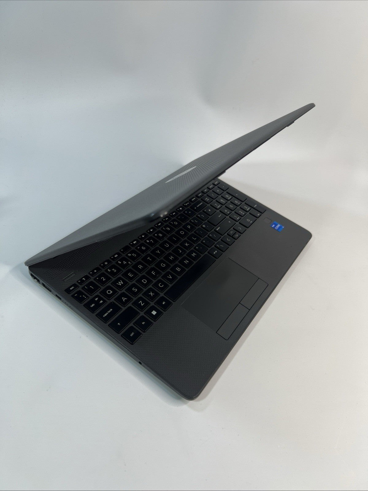 HP 250 G8 Intel Core i7-1165G7 16GB 256GB SSD 15.6 inch FHD Windows 11 Laptop