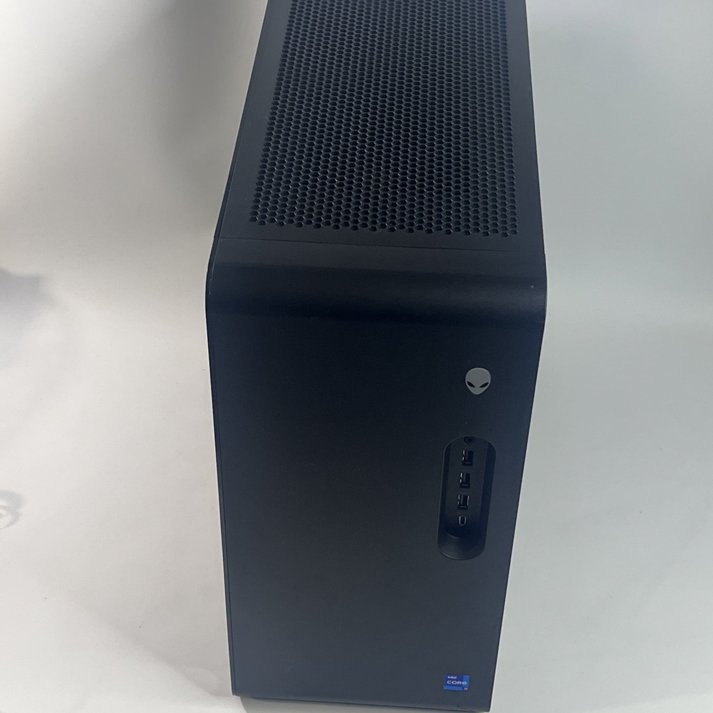 Alienware Aurora R16 PC  I7-14700F 16GB RAM RTX 4060 TI 2 TB NVME , Windows 11