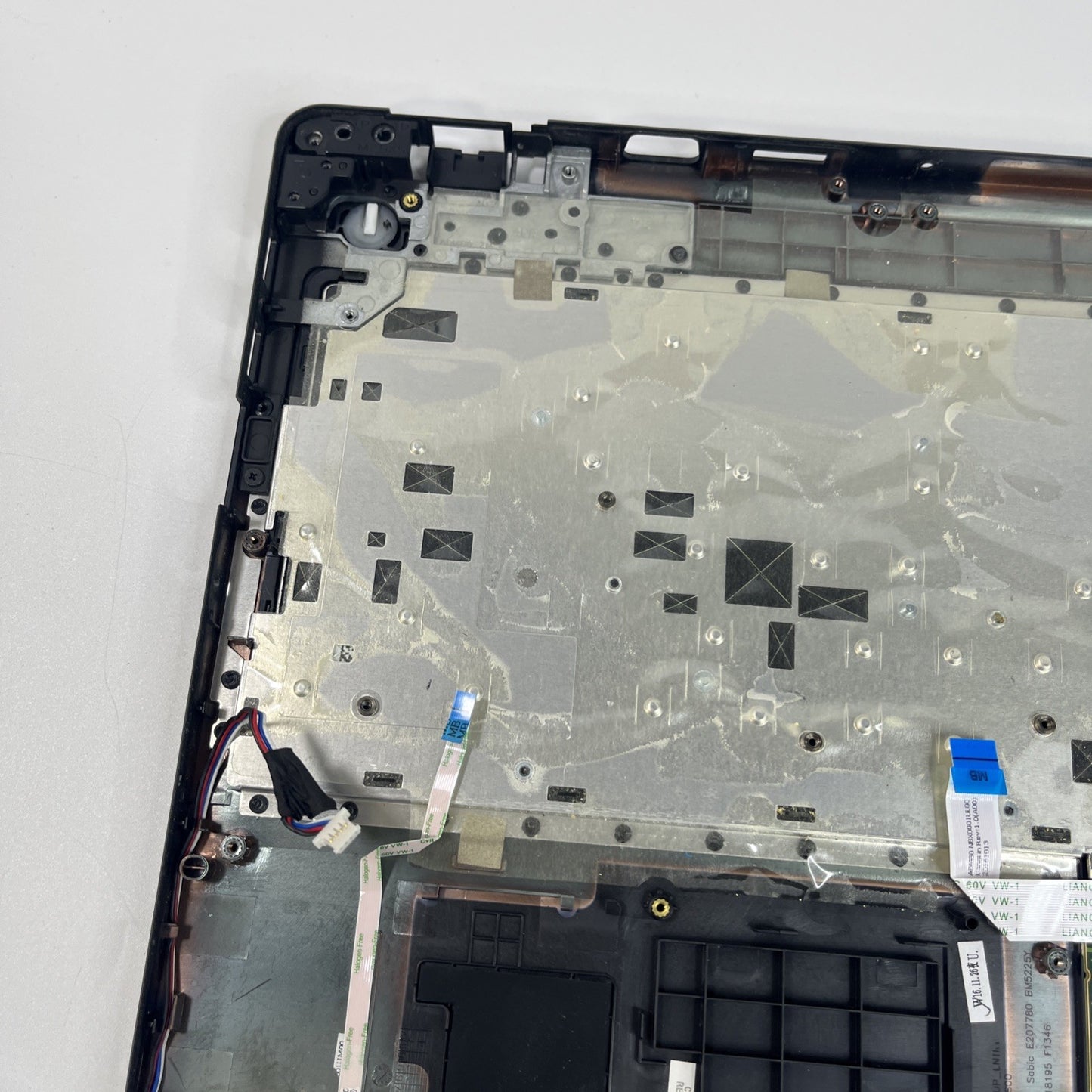 Genuine Black Dell Latitude E5570 Palmrest , Touchpad & Speakers. Missing Keys.