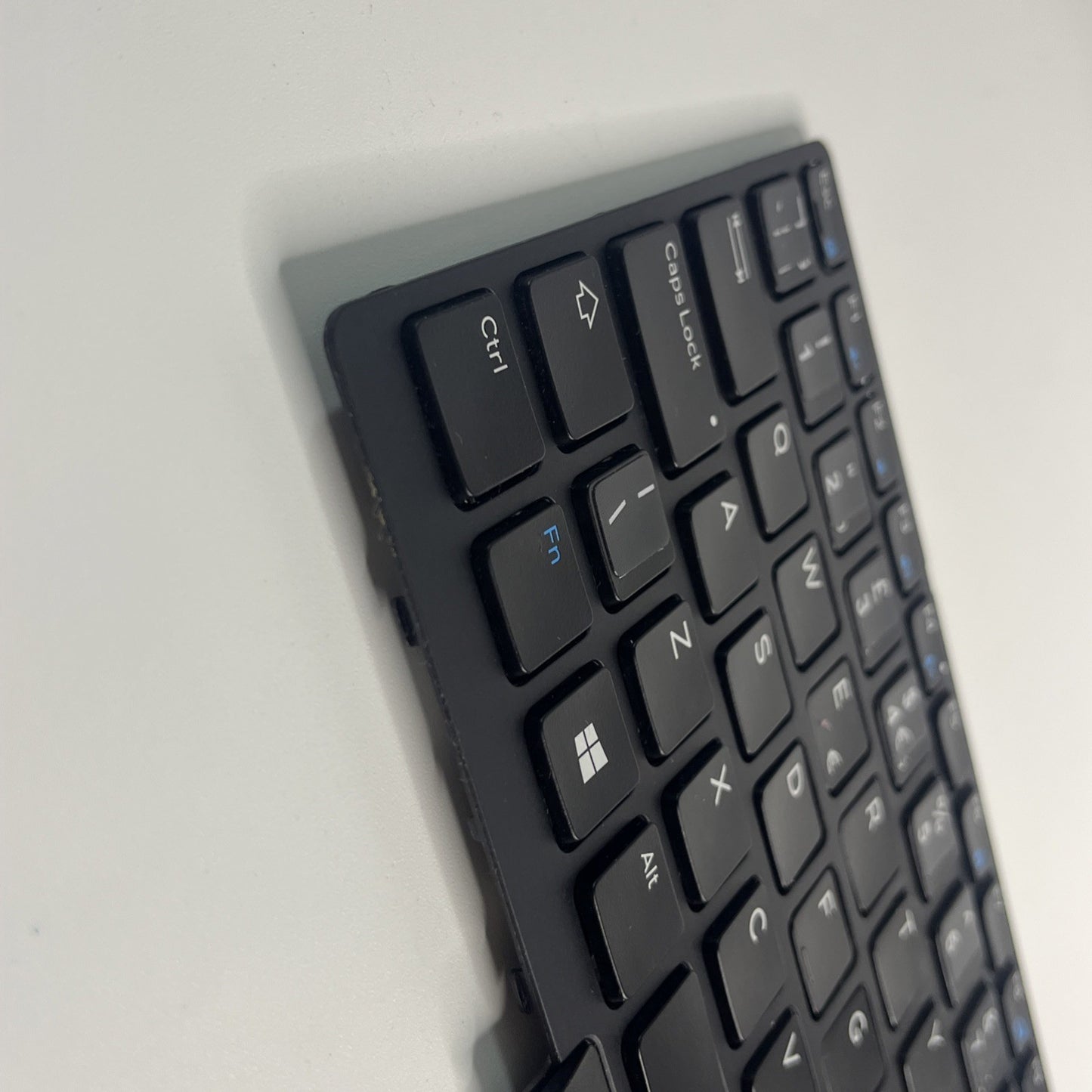 Genuine Dell Latitude | 5590 UK ENG Backlit Keyboard - OMFKWK Missing Mouse Key