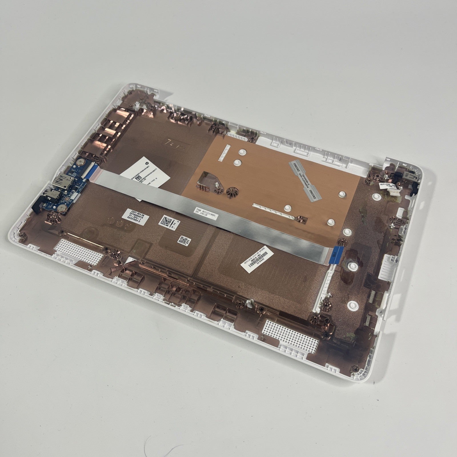 Genuine White HP Stream 11-ak0028na Bottom Case Base Cover And Usb Board EAY0Q00
