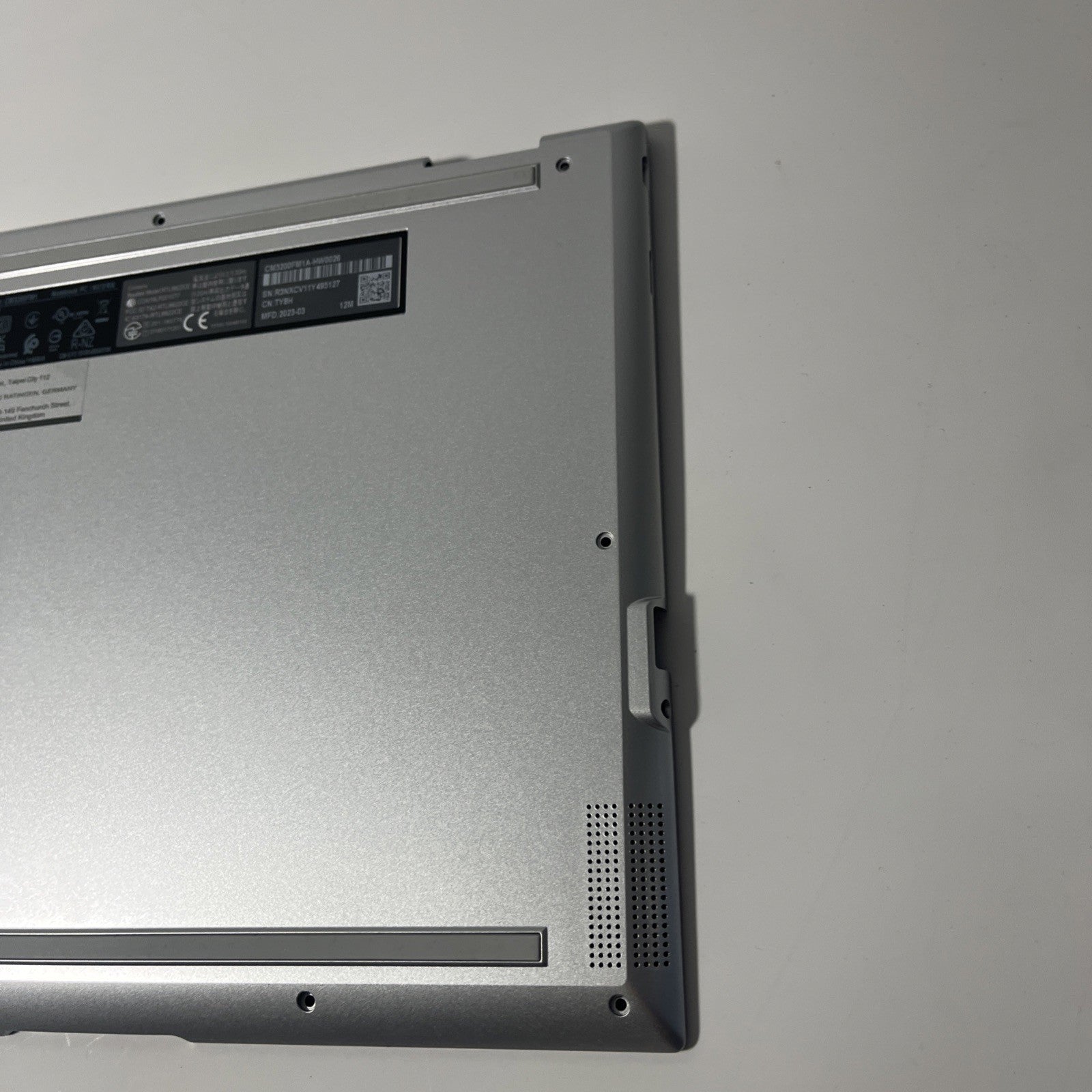 Genuine Silver Asus Chromebook Flip CM3200FM1 Base Cover Bottom Case 13N1-DKA021