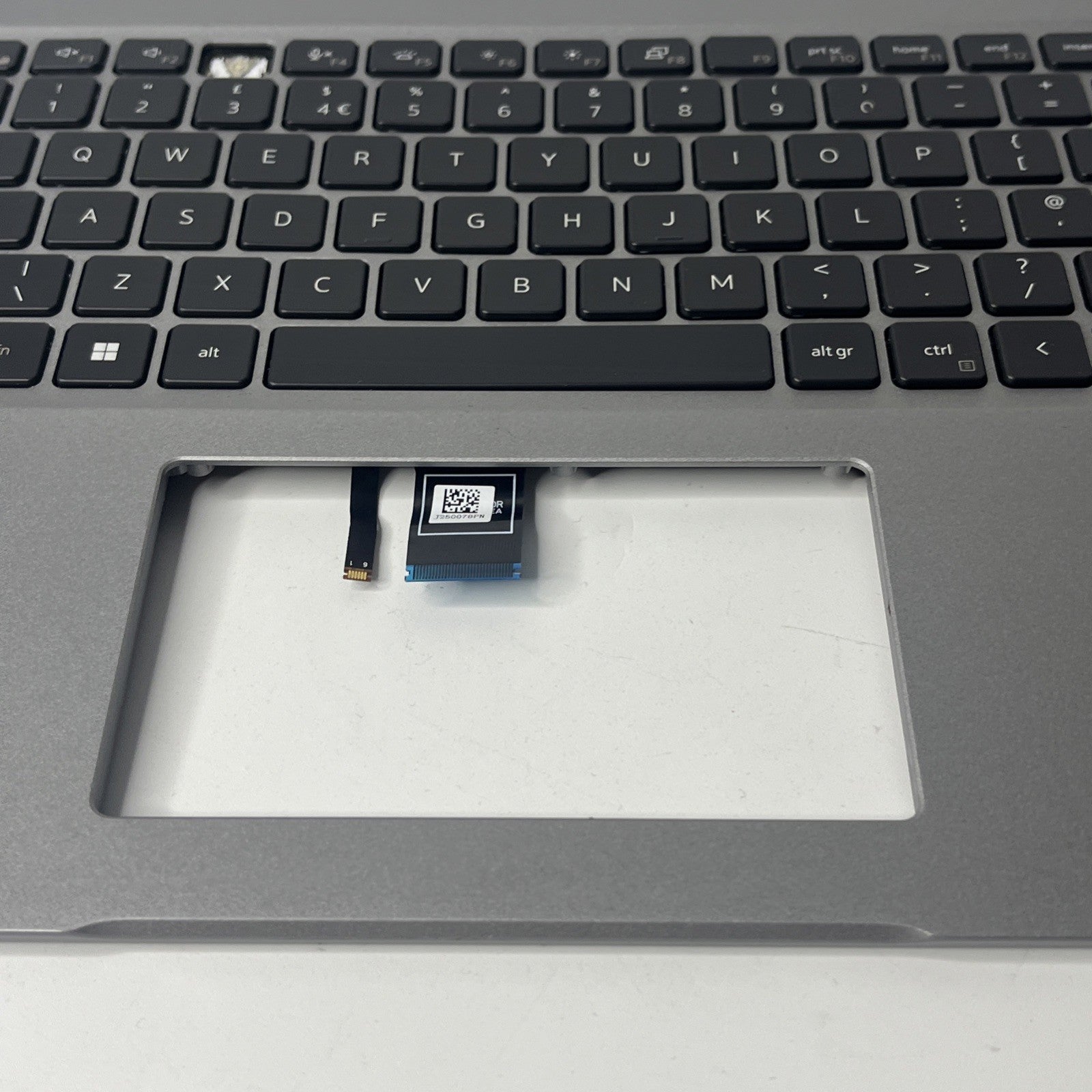 Dell Latitude 5530 Genuine Palmrest L, UK Keyboard 0RRN8D Silver  Missing Key