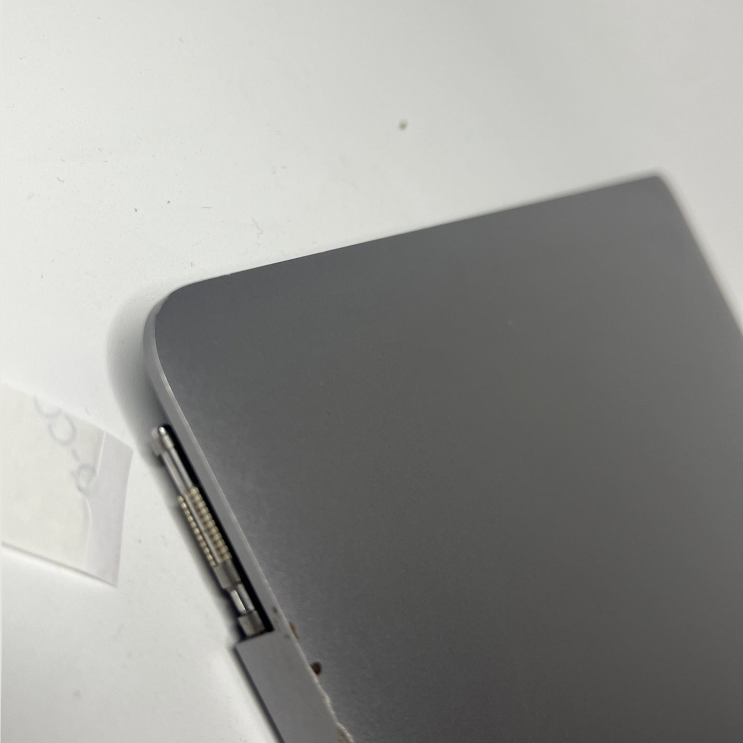 Genuine Apple MacBook Pro A2141 16" Display Assembly Screen. cracked From Side.
