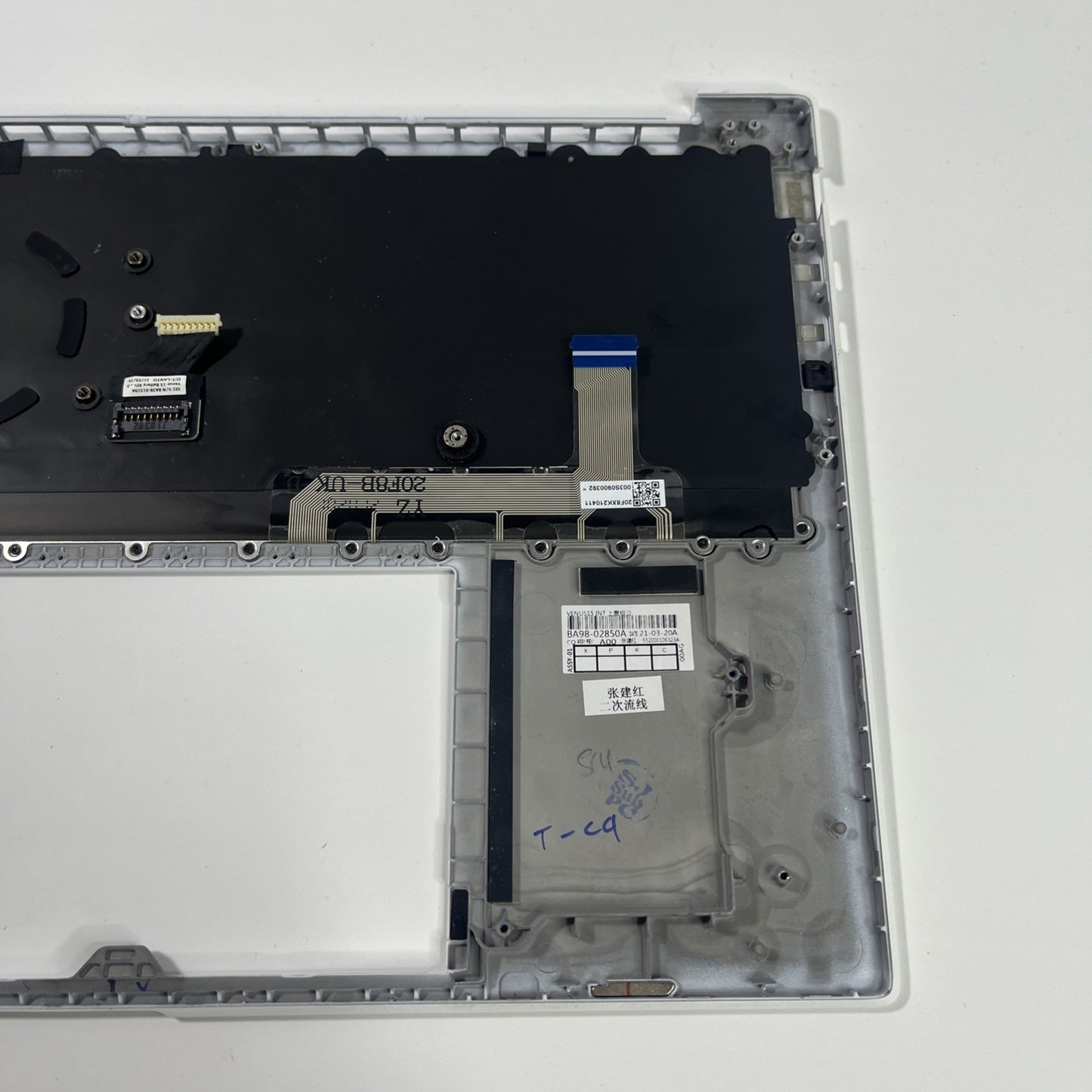 Genuine White Samsung Galaxy Book Pro NP950XDB  Palmrest & Keyboard BA5904593A.