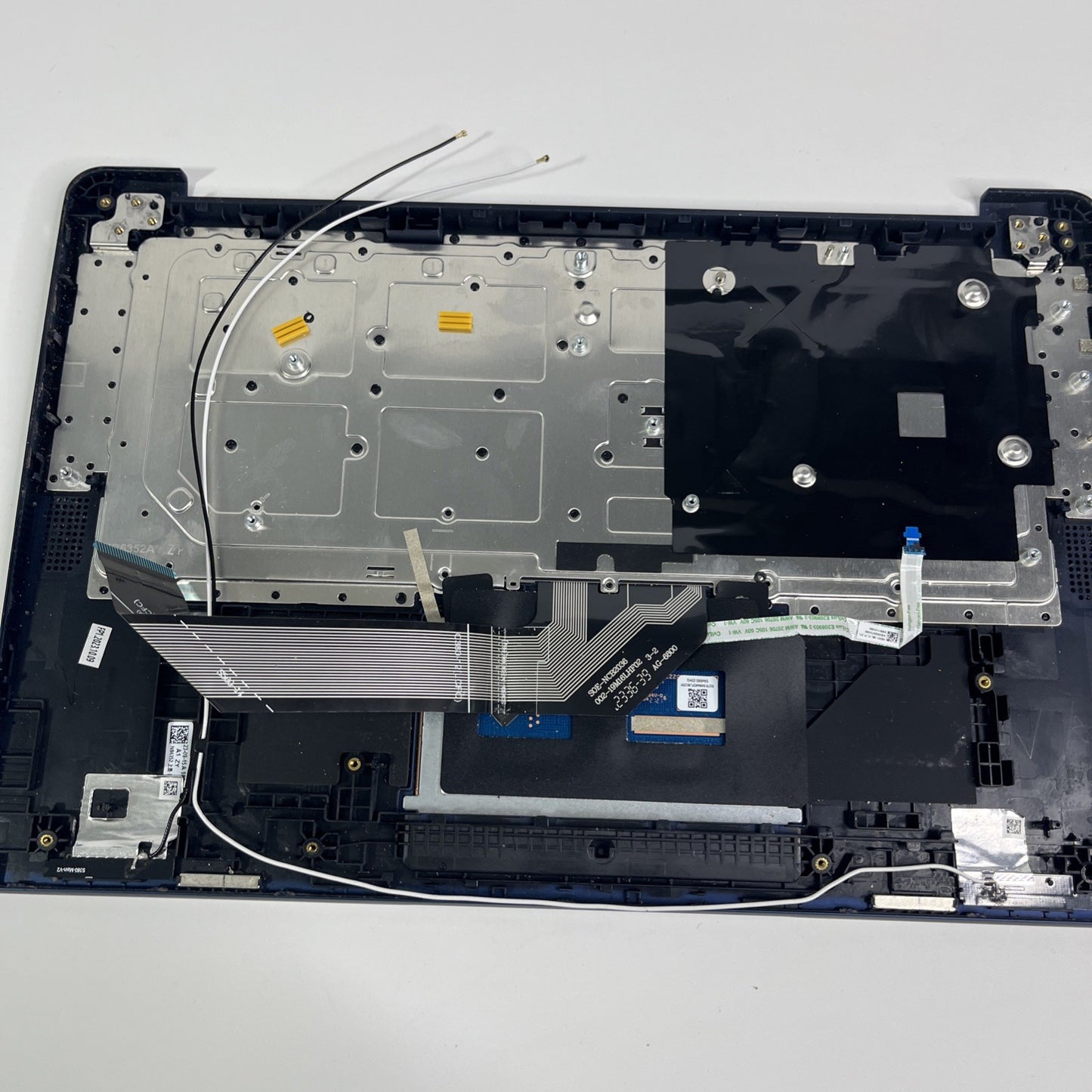 Lenovo IP Slim 3 Chrome 14M868 Palmrest, Keyboard & Touchpad Blue. Missing Key