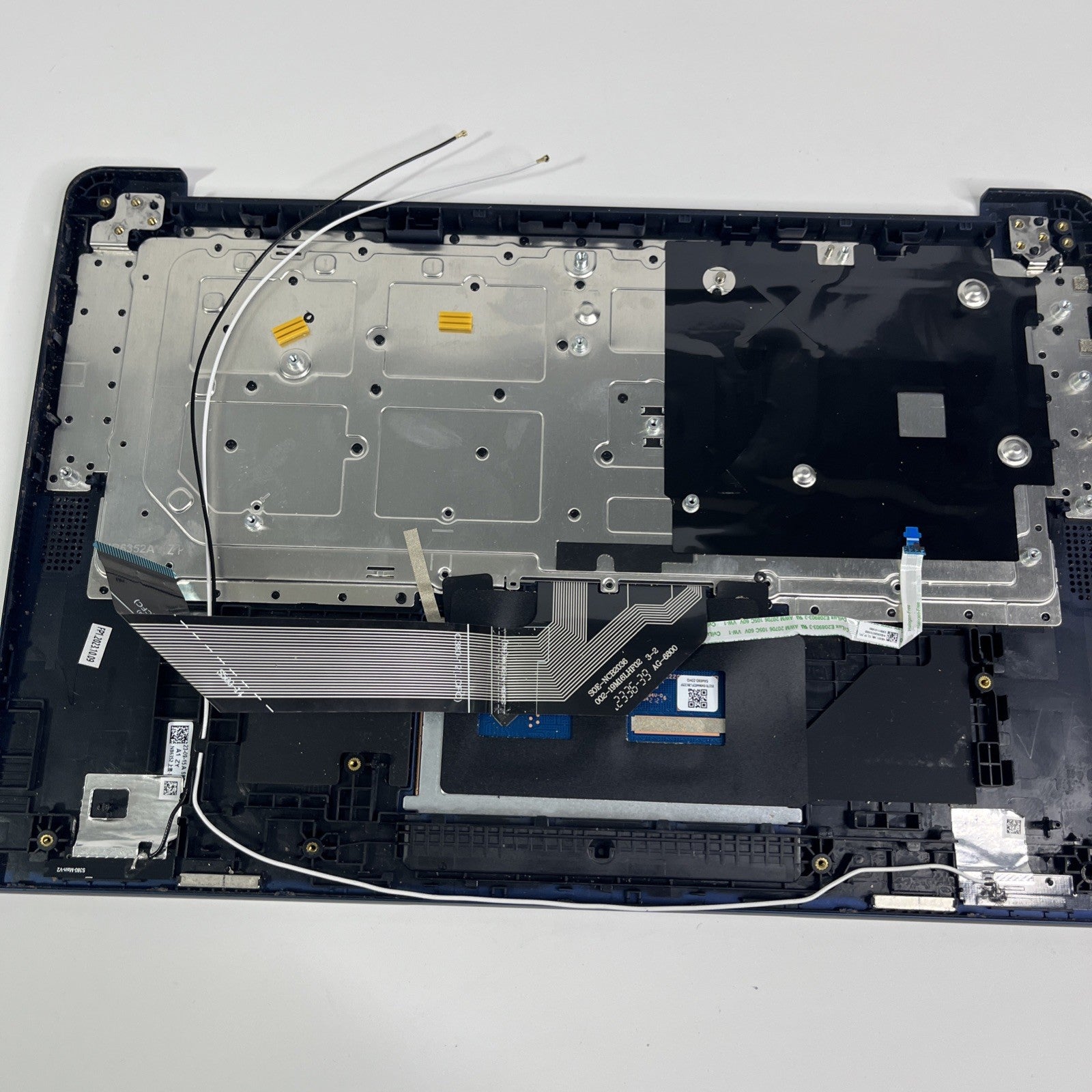 Lenovo IP Slim 3 Chrome 14M868 Palmrest, Keyboard & Touchpad Blue. Missing Key