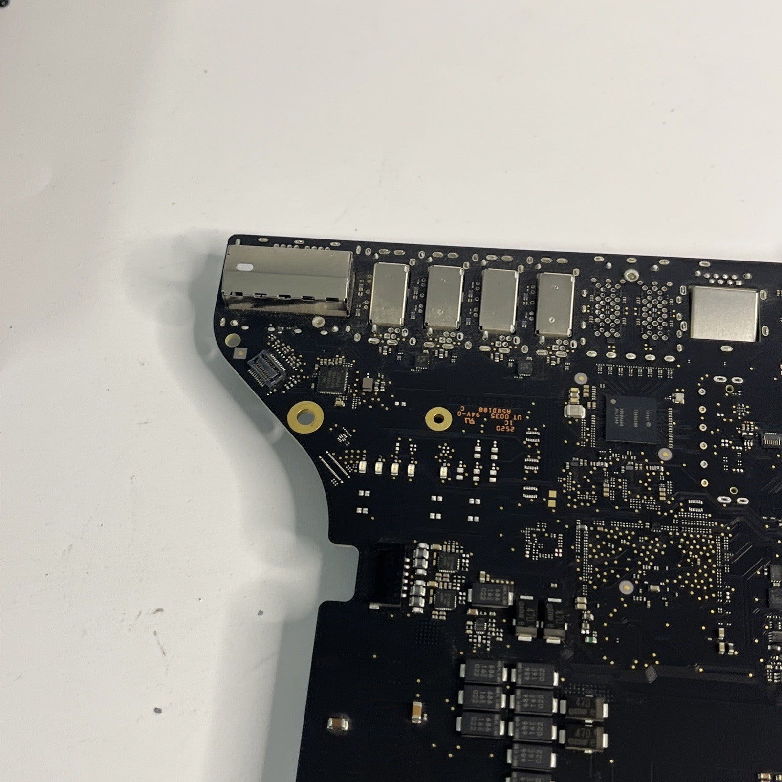 Apple iMac 27” Retina 5K Logic Board 2020A2115 EMC 3442 And Heatsink. No CPU.