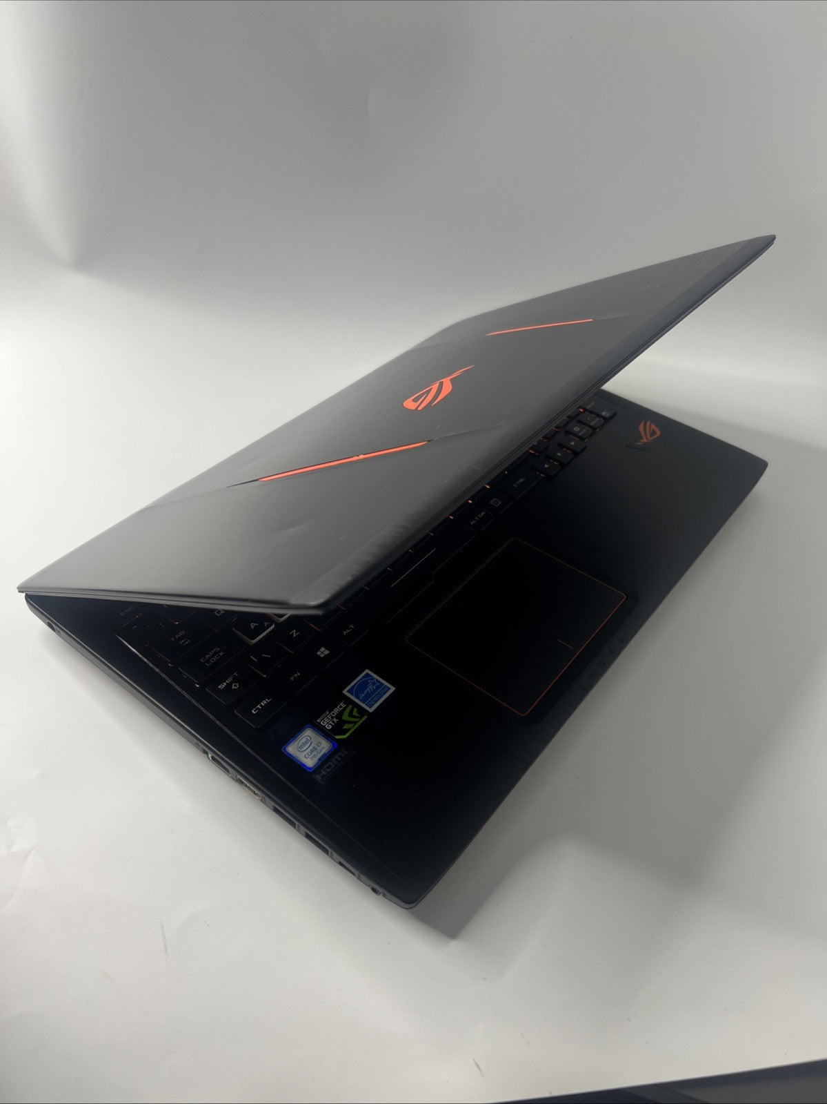 ASUS ROG Strix GL553VD 15.6” Intel Core i7-7700HQ 8GB RAM 128GB SSD GTX 1050