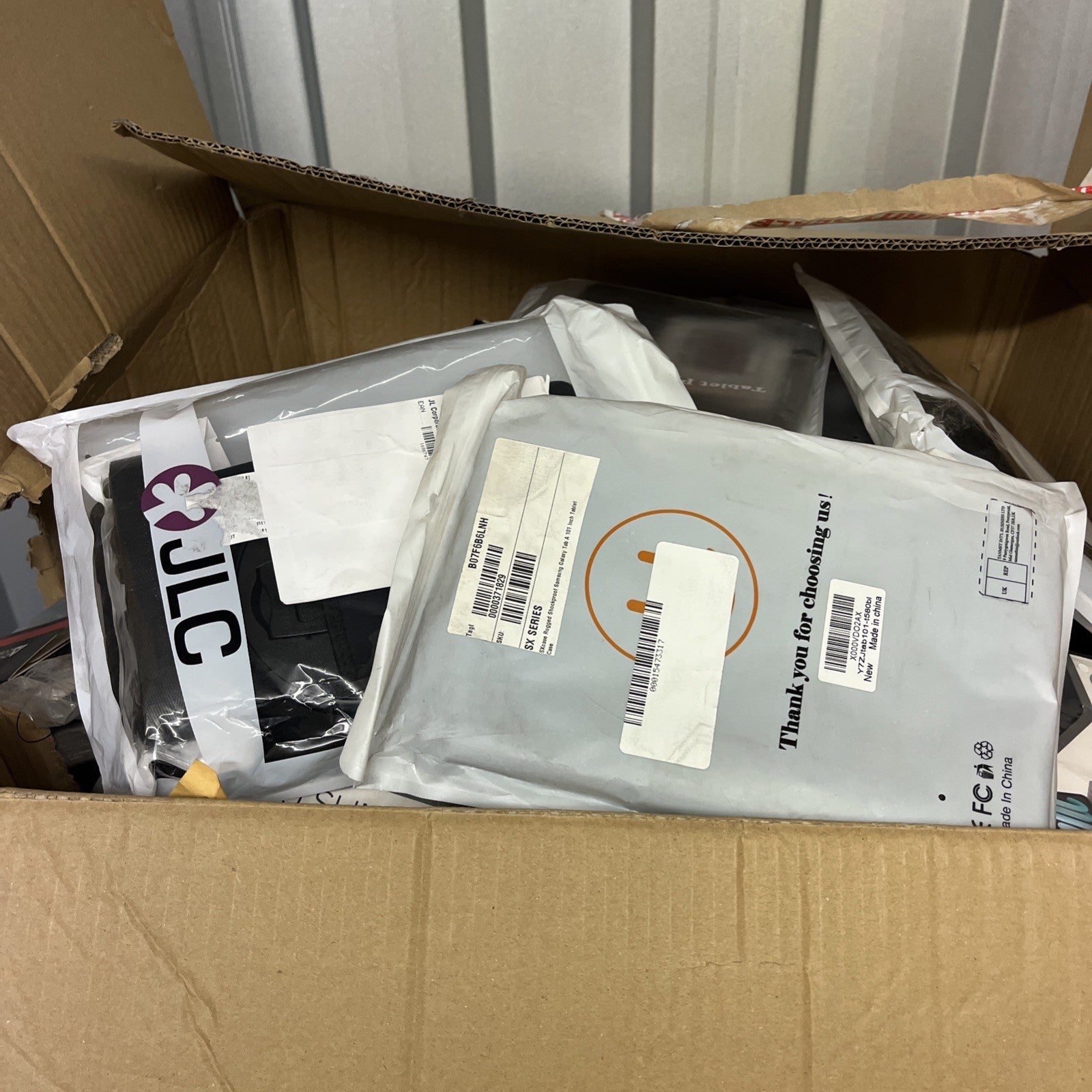 Job Lot For Phone Tablet Cases( Ipads, Samsung, IPhone)& Screen Protectors.+700