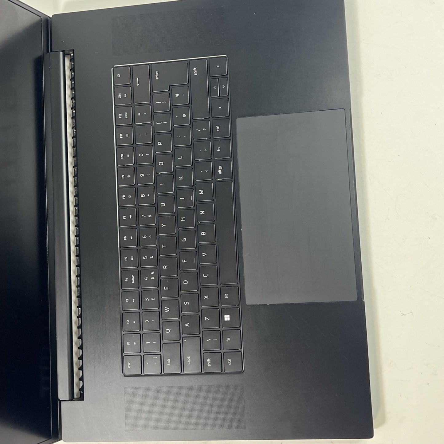 Razer Blade 18 RZ09-484 18"  32 GB RAM i9-1350HX - RTX 4090 2TB SSD 240HZ