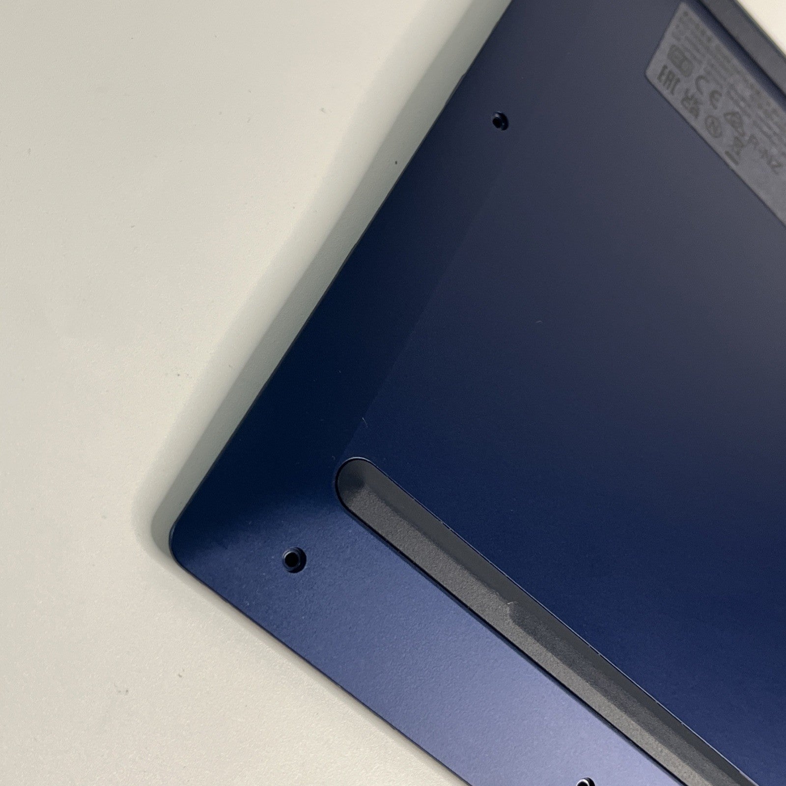 Lenovo IP Slim 3 Chrome 14M868 Bottom Cover 5CB1L30389 HQ2073136V000 Grade B