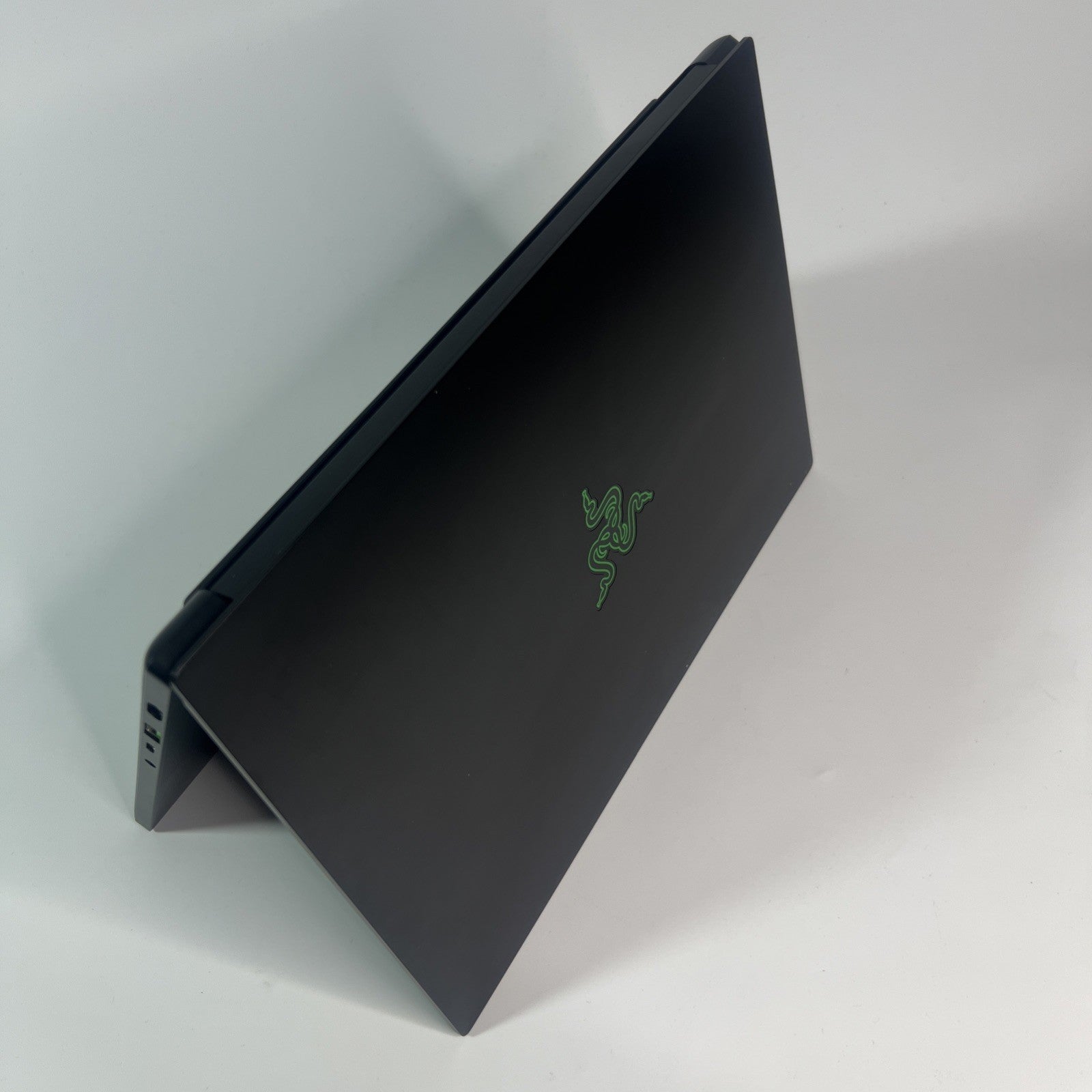 Razer Blade 14 RZ09-0427 Ryzen 9 RTX 3080 Ti QHD 165Hz 16GB 1TB Grade B Win 11